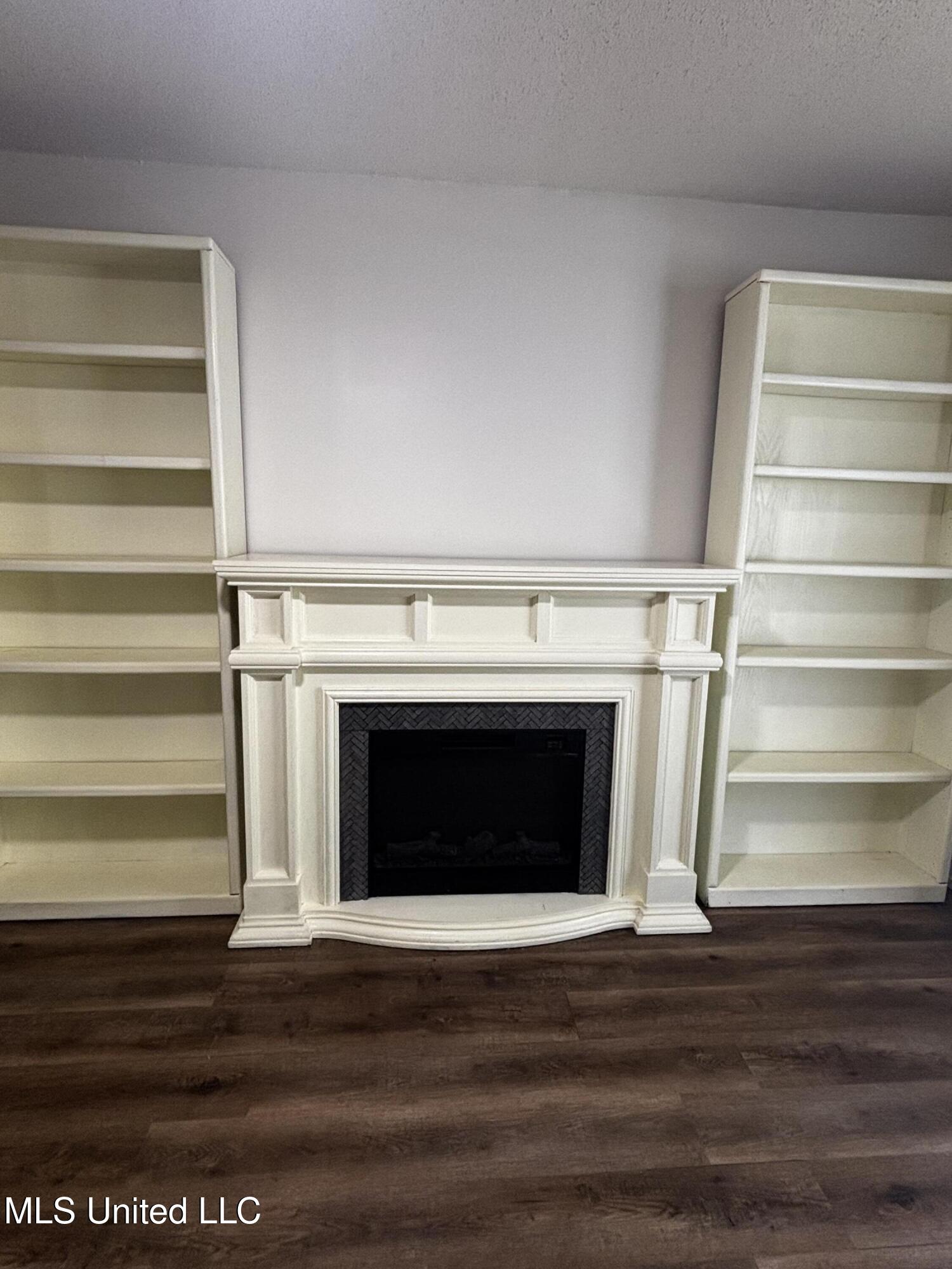 15300 Lansing Drive Property Photo 7