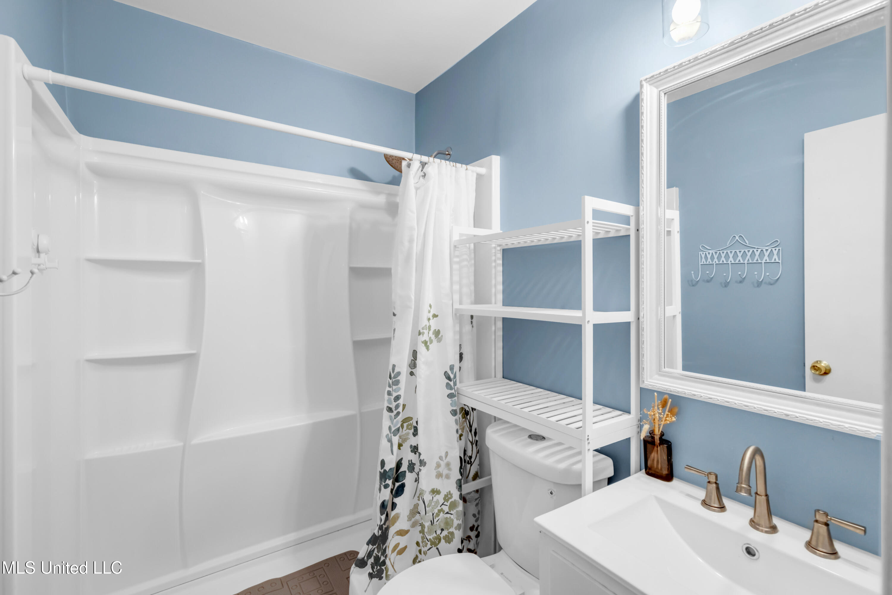 15300 Lansing Drive Property Photo 8