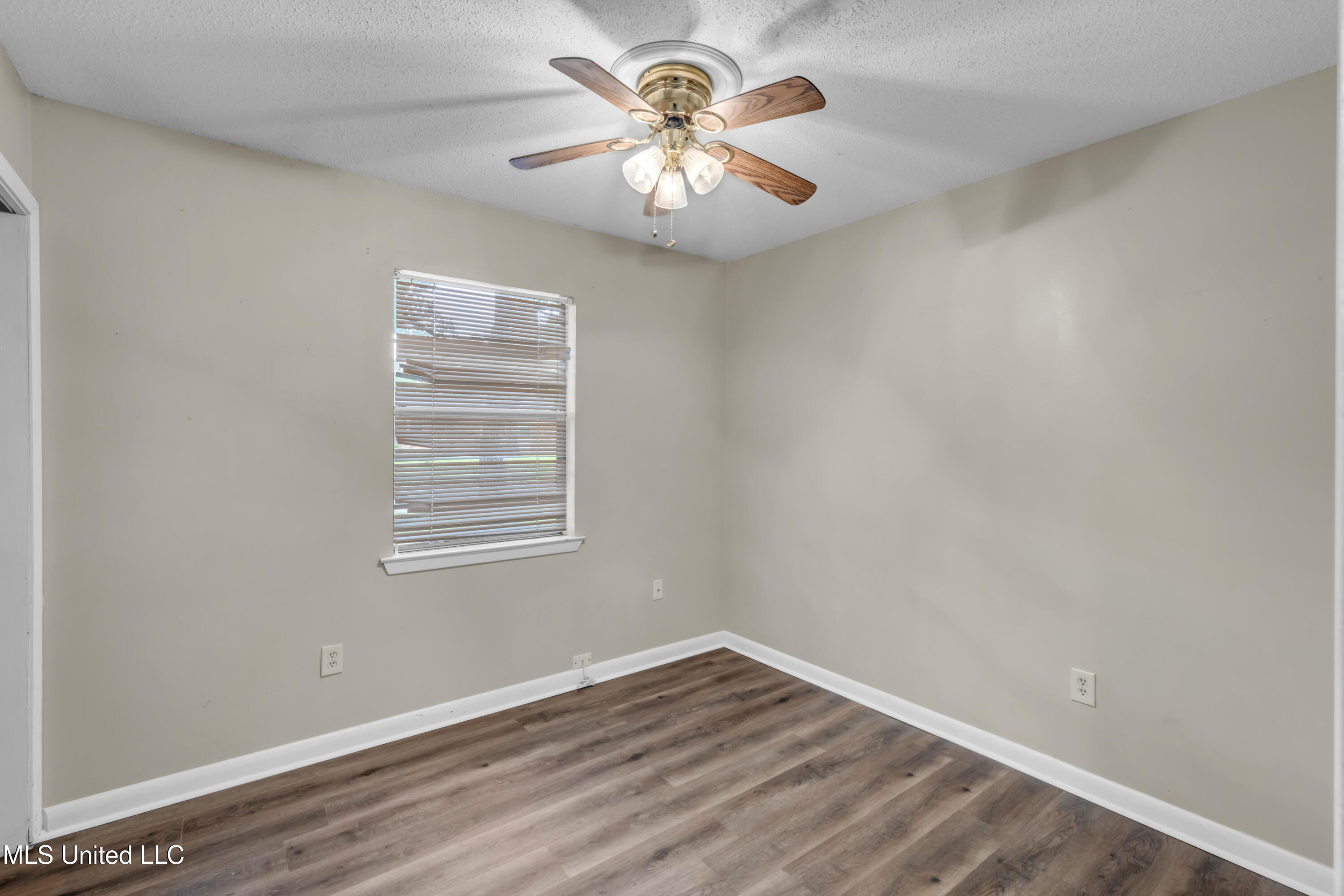 15300 Lansing Drive Property Photo 10