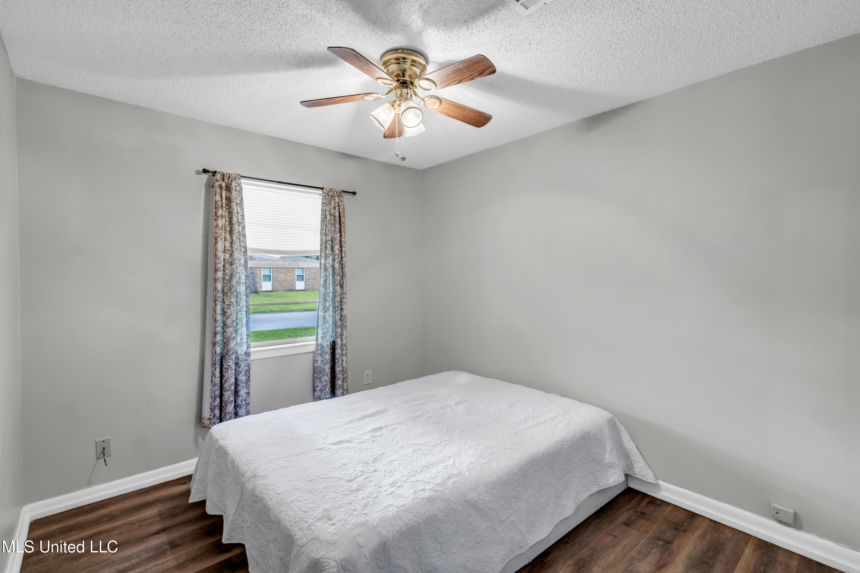 15300 Lansing Drive Property Photo 11