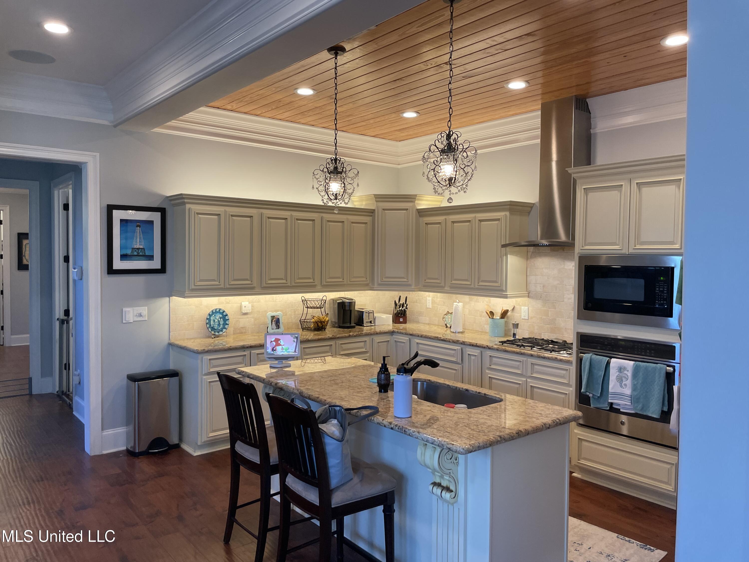 12682 Amory Avenue Property Photo 18