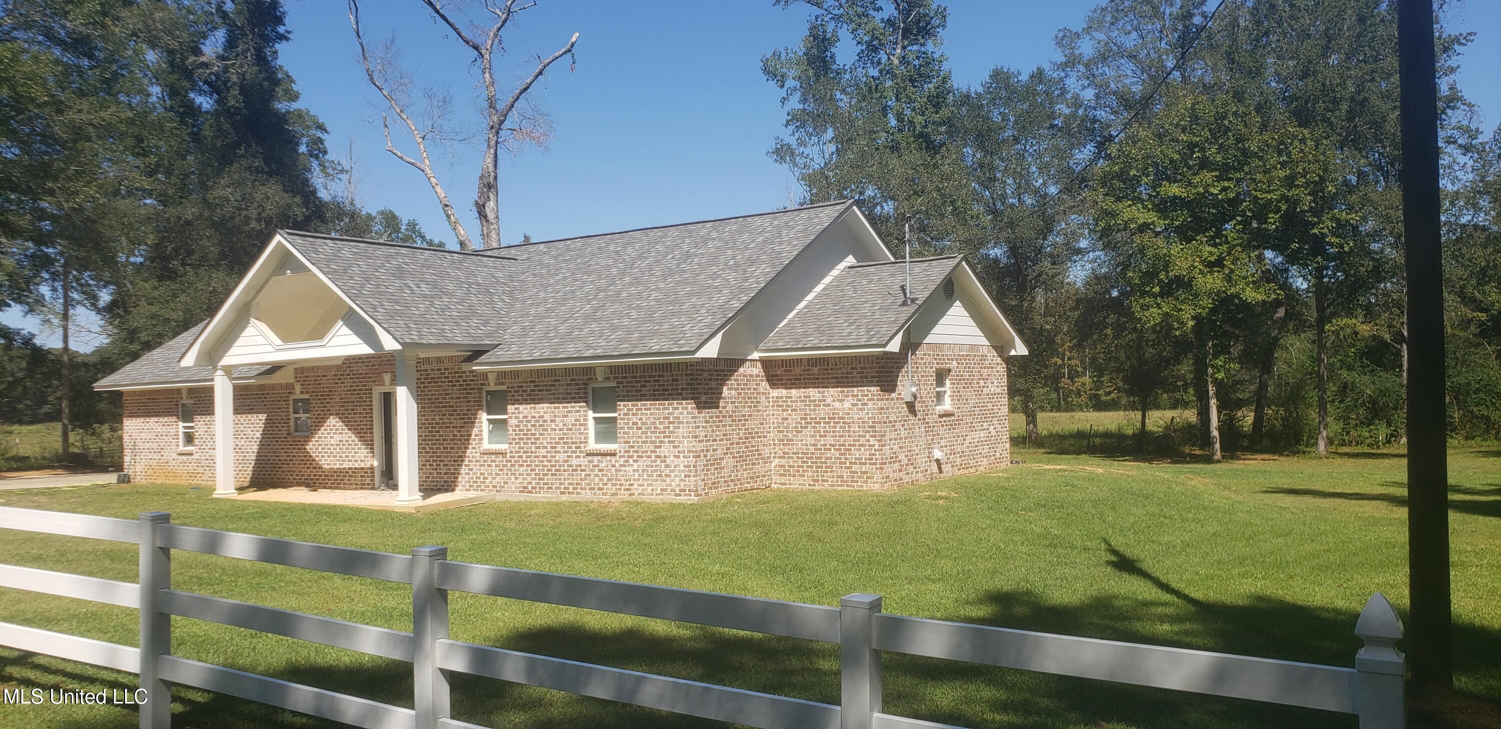 2096 N Topisaw Road Property Photo 1