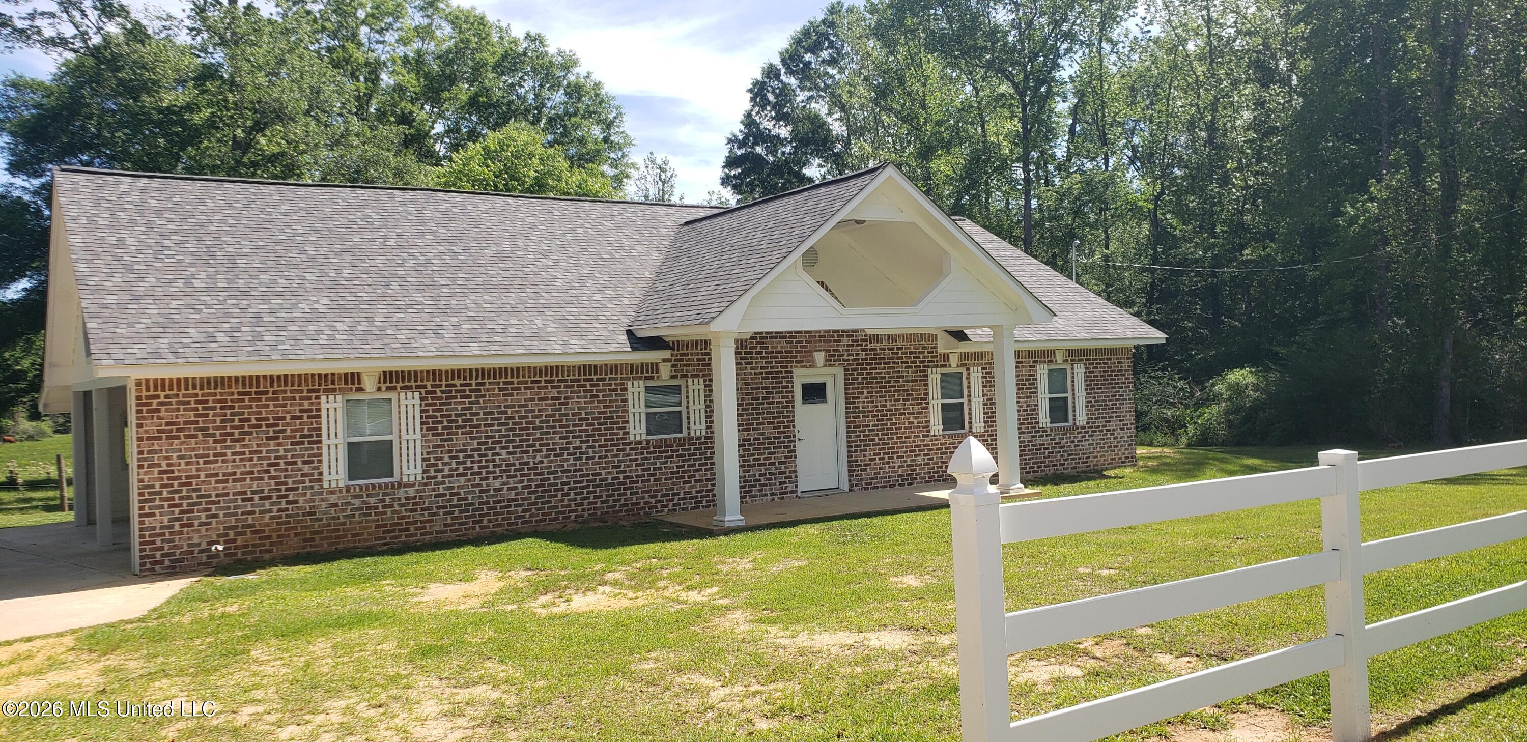2096 N Topisaw Road Property Photo 2