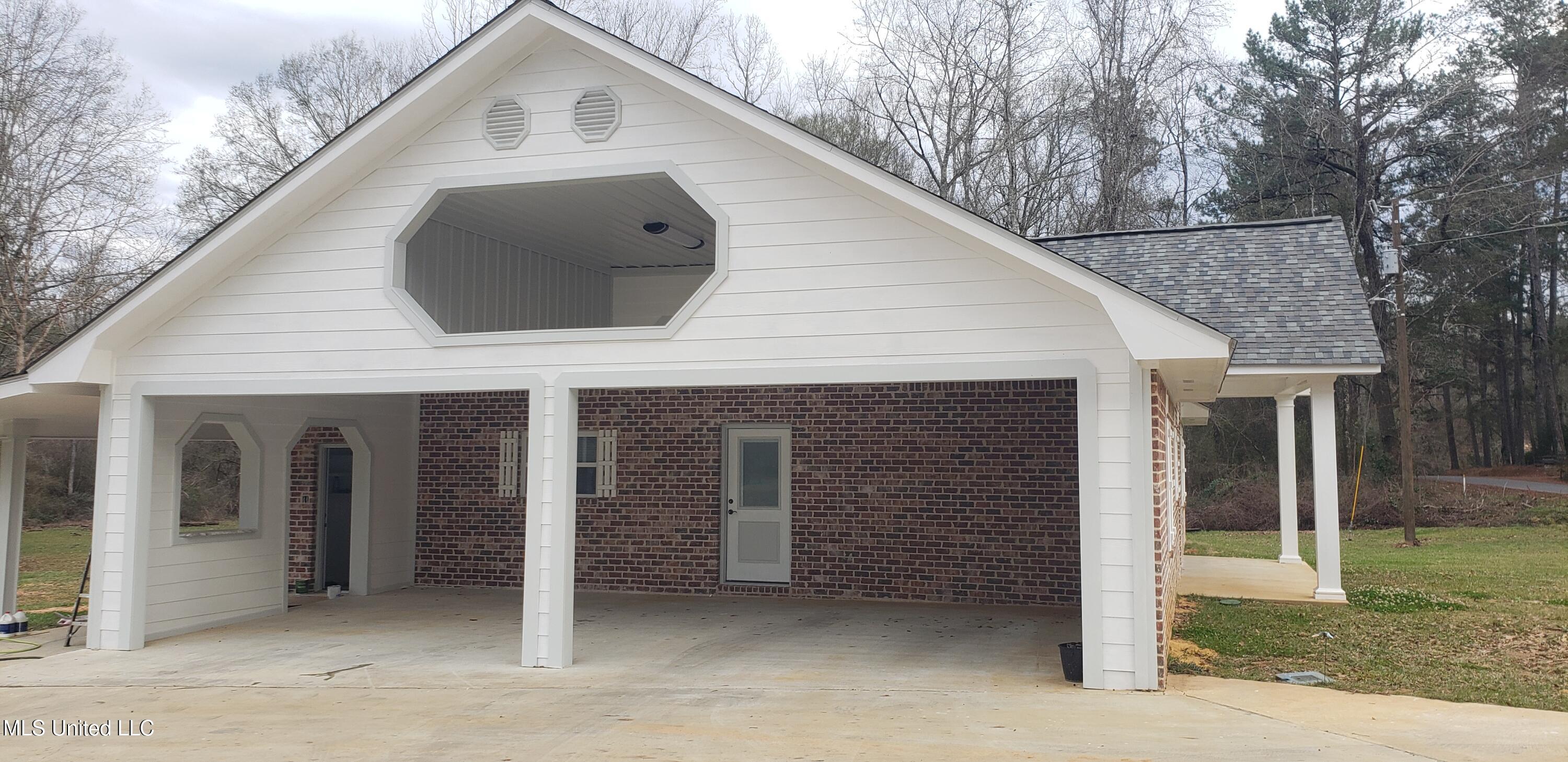 2096 N Topisaw Road Property Photo 4