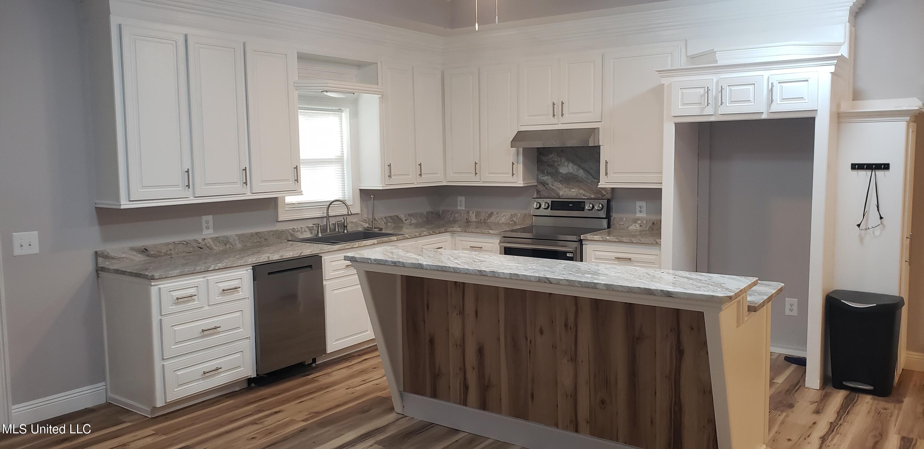 2096 N Topisaw Road Property Photo 8