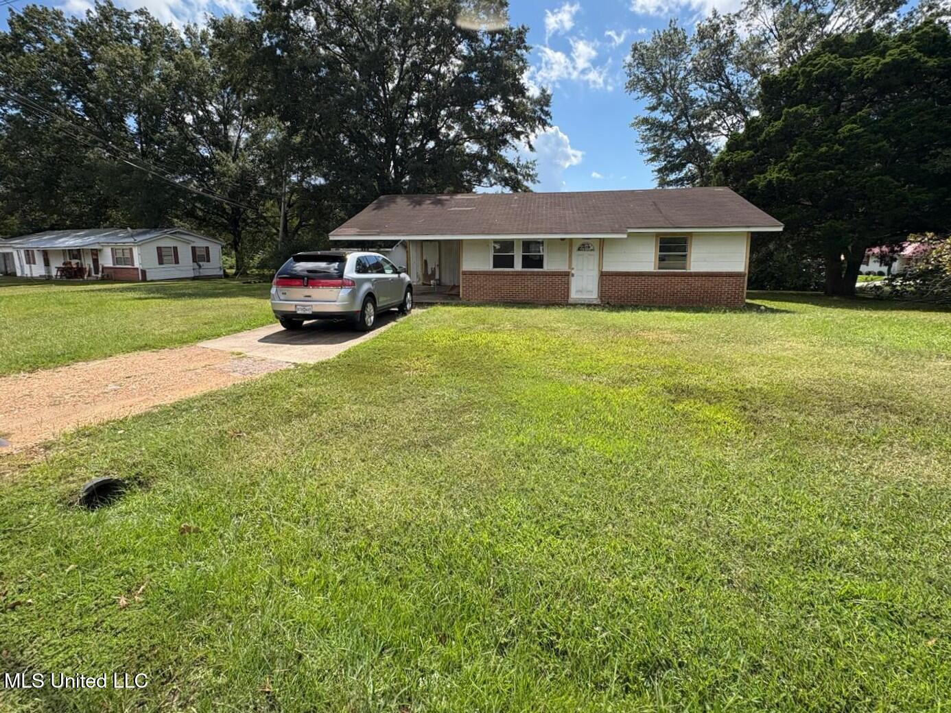 715 Simpson Drive Property Photo 1