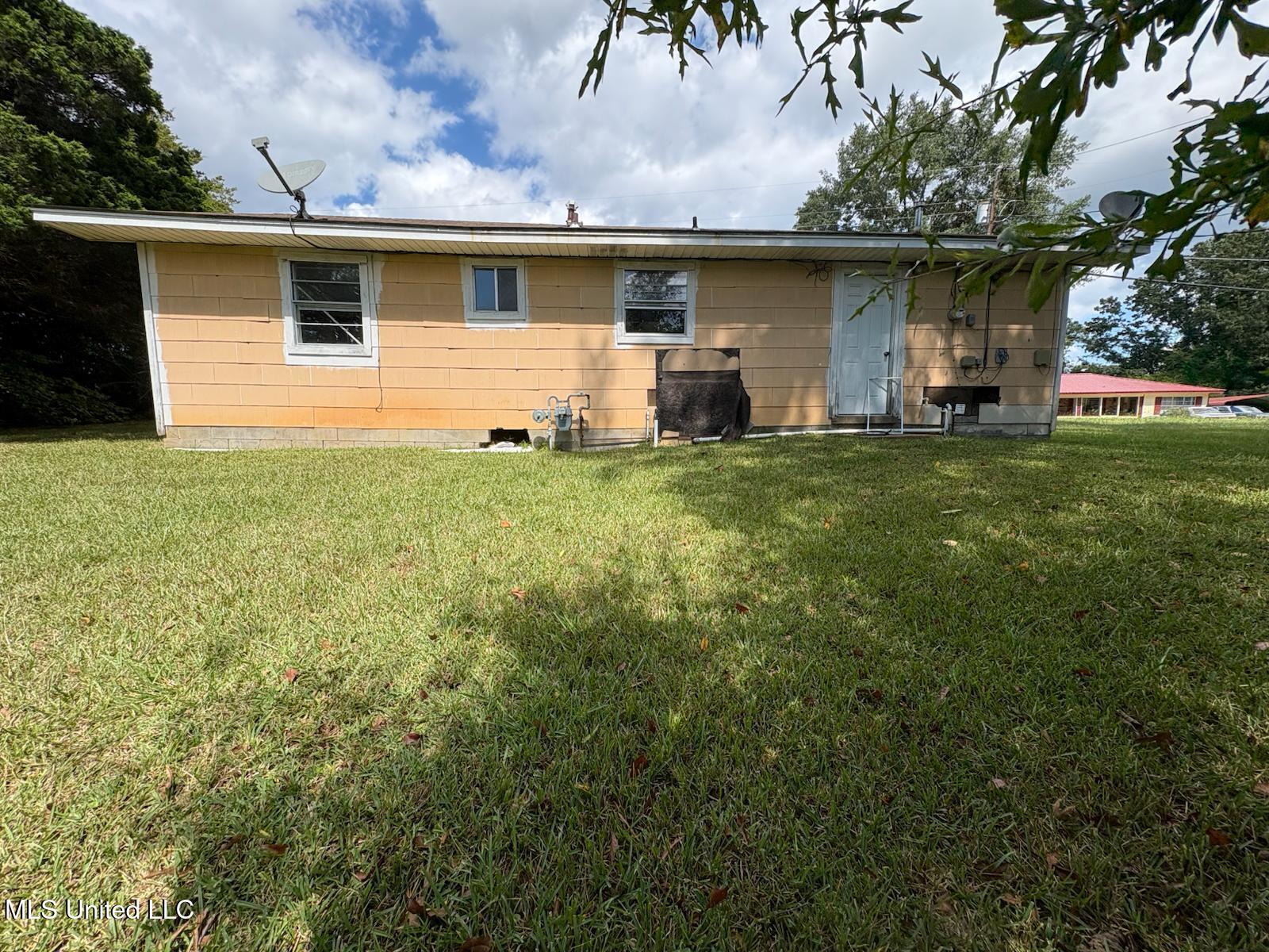 715 Simpson Drive Property Photo 3