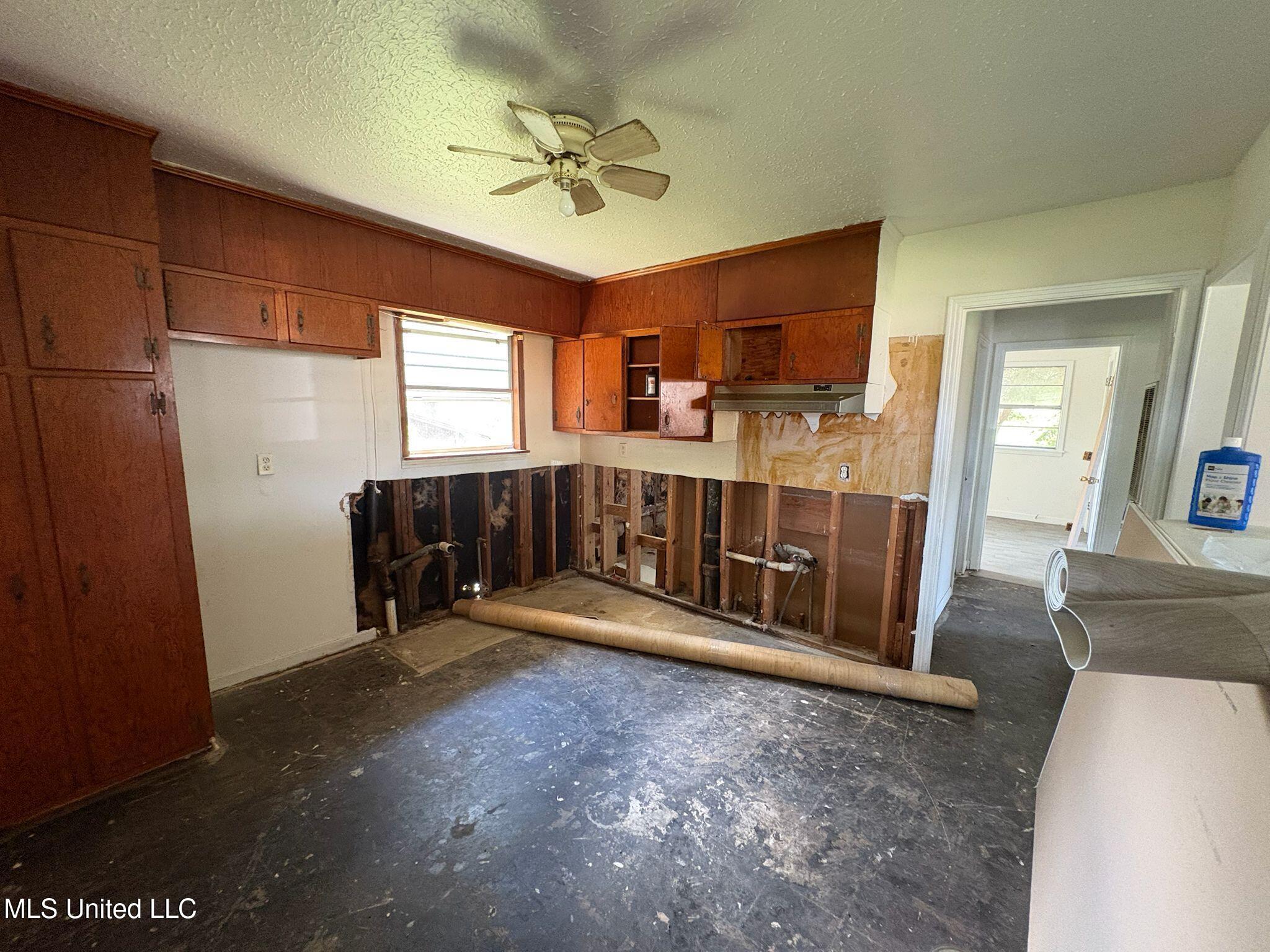 715 Simpson Drive Property Photo 11