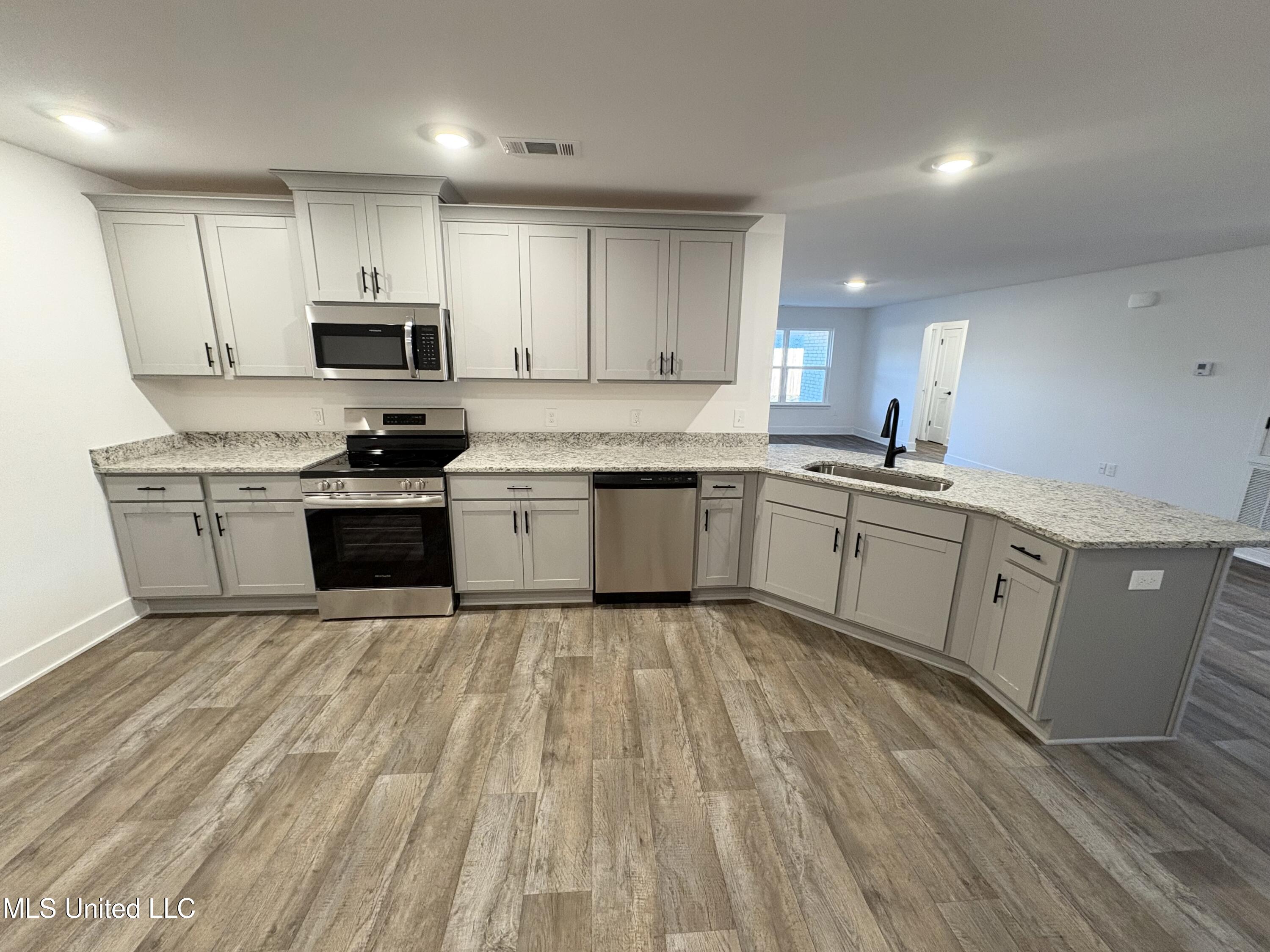 14784 Davidson Court Property Photo 2