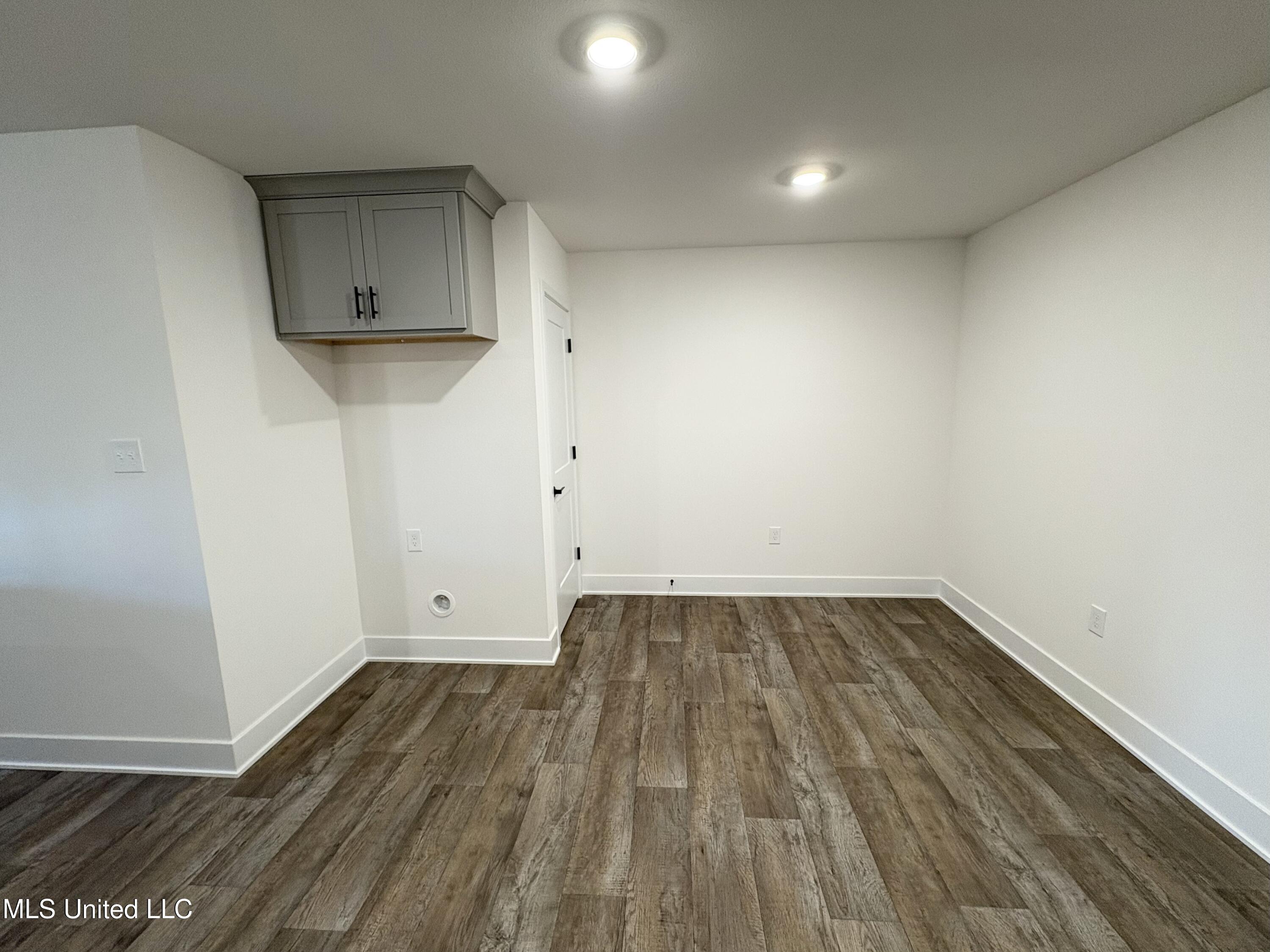 14784 Davidson Court Property Photo 5