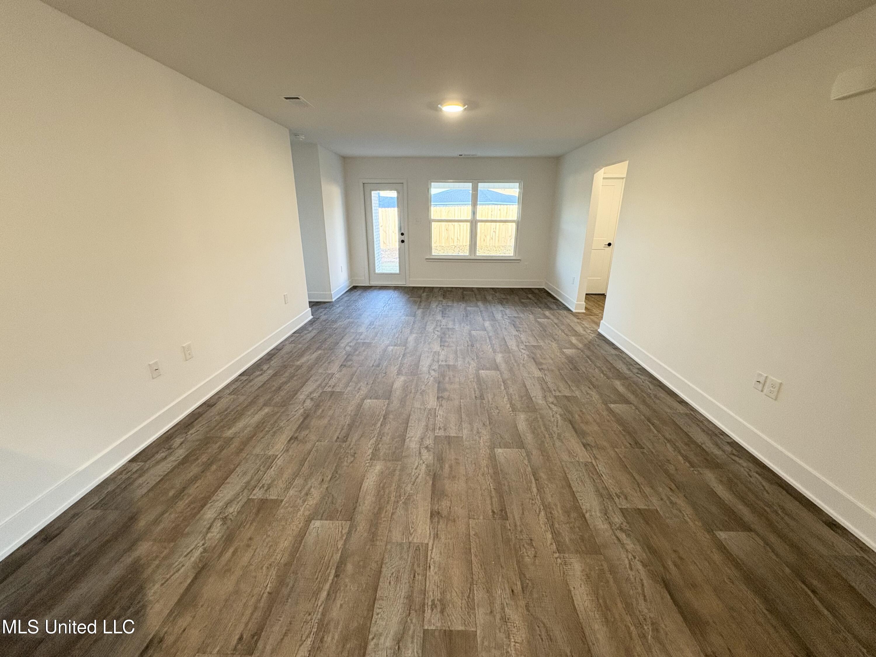 14784 Davidson Court Property Photo 6