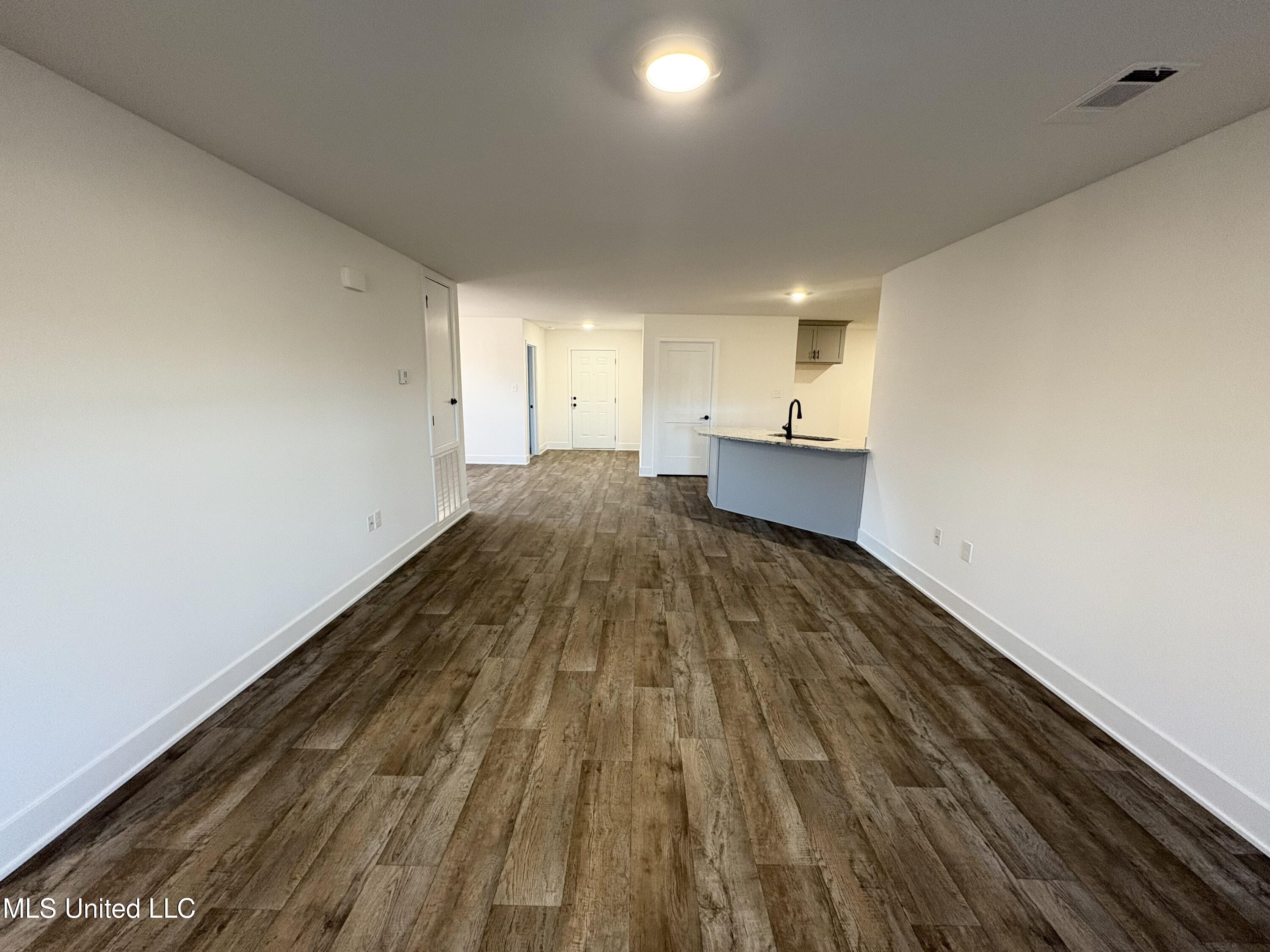 14784 Davidson Court Property Photo 7