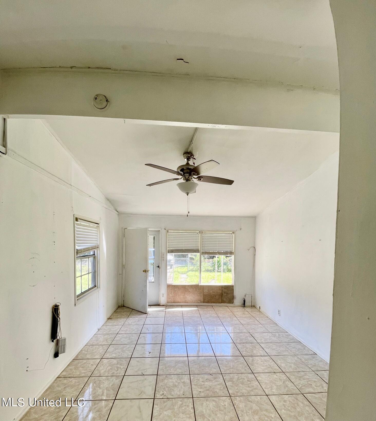 1911 43rd Avenue Property Photo 2