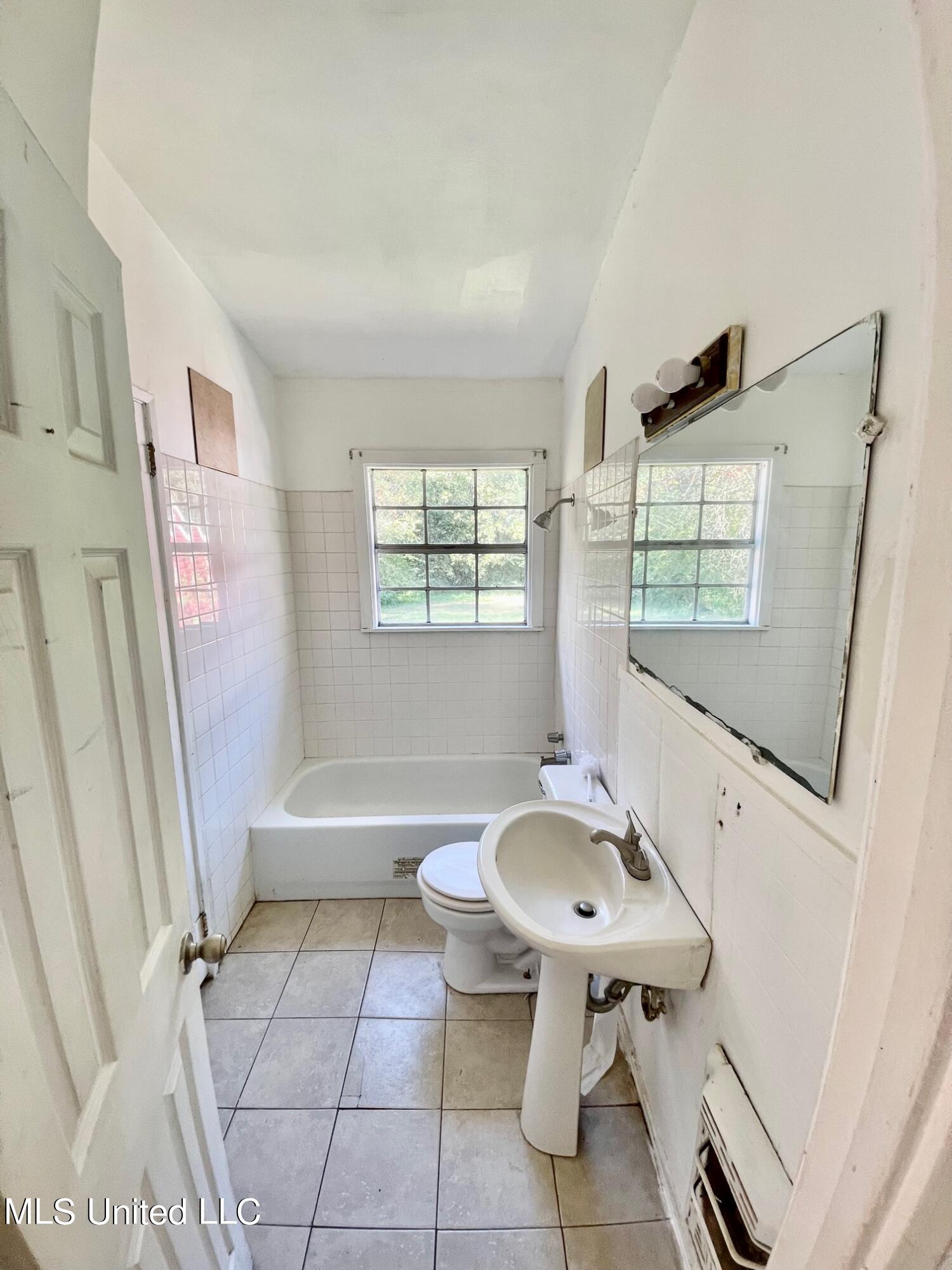 1911 43rd Avenue Property Photo 6