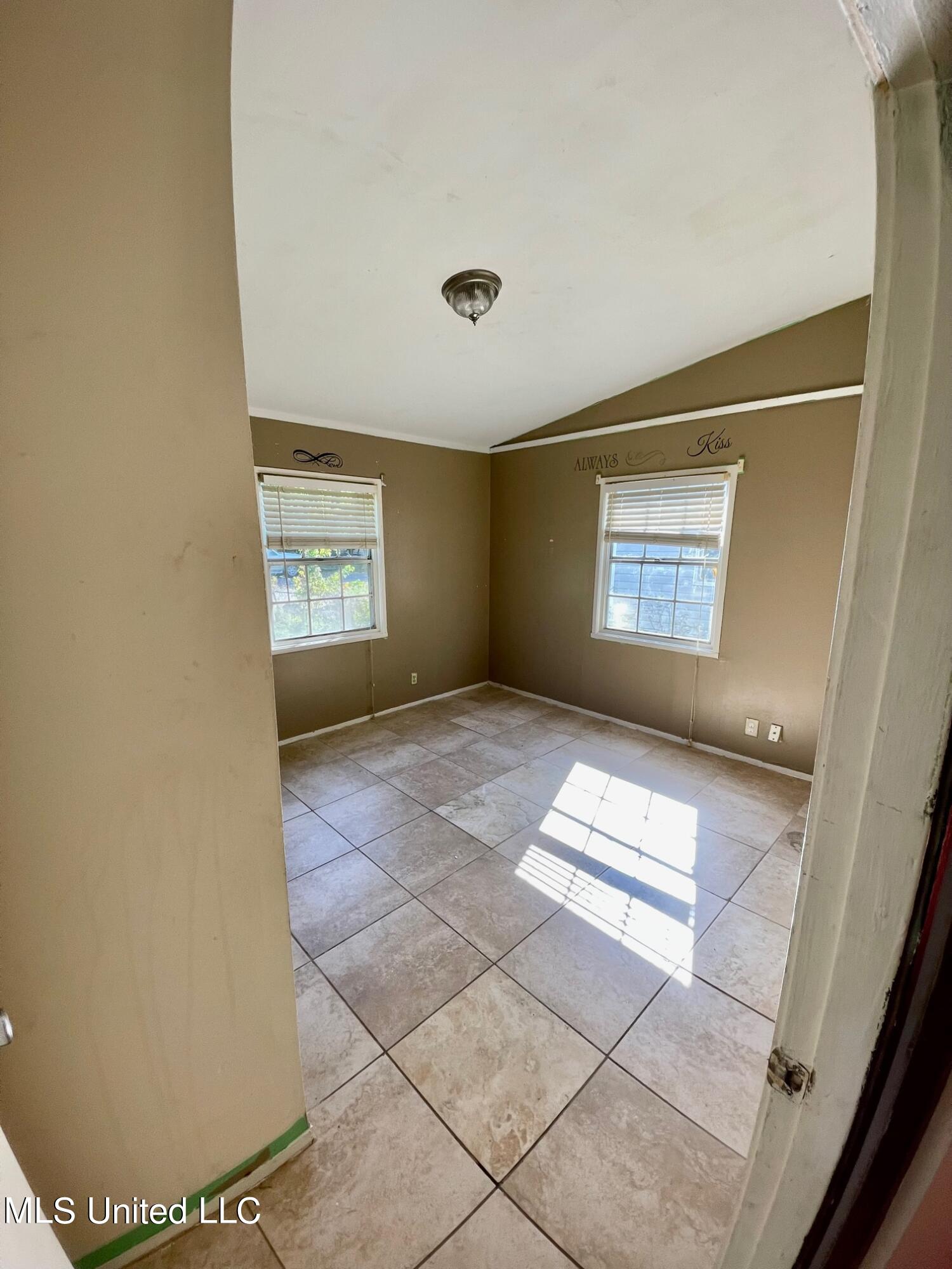 1911 43rd Avenue Property Photo 7