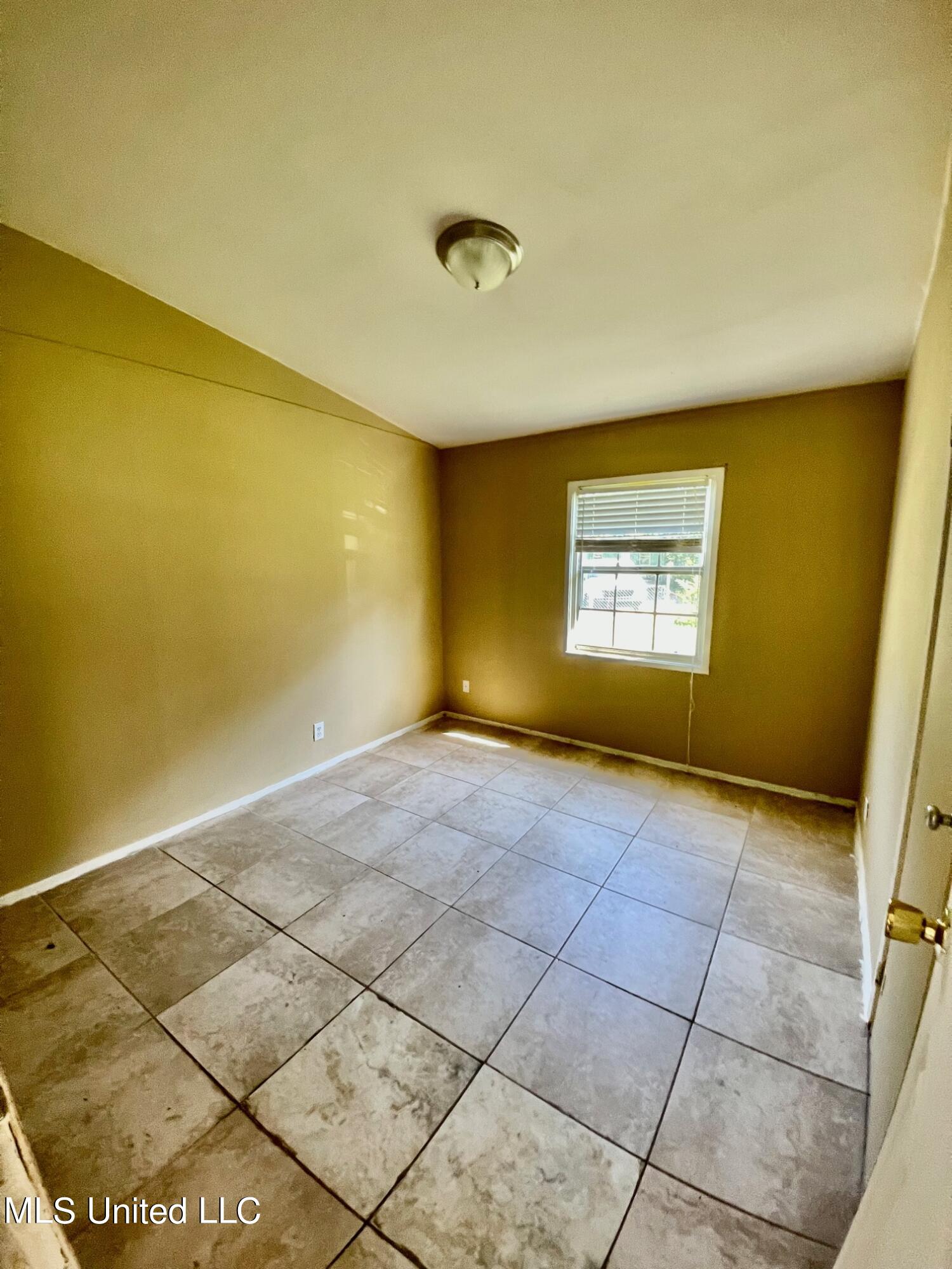 1911 43rd Avenue Property Photo 8