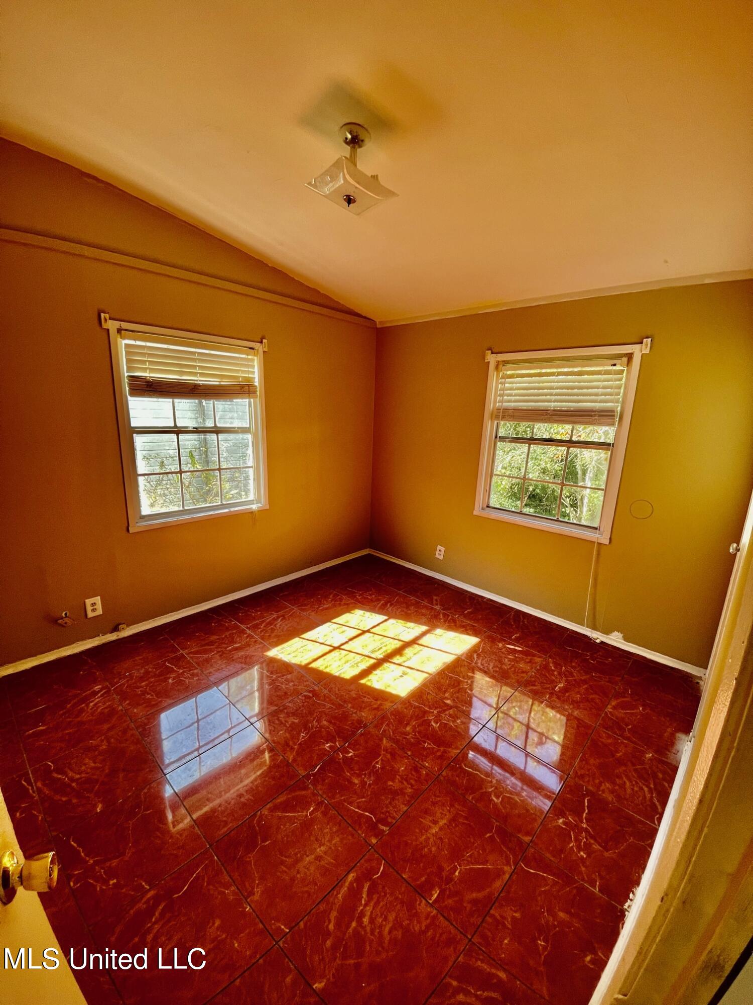 1911 43rd Avenue Property Photo 9