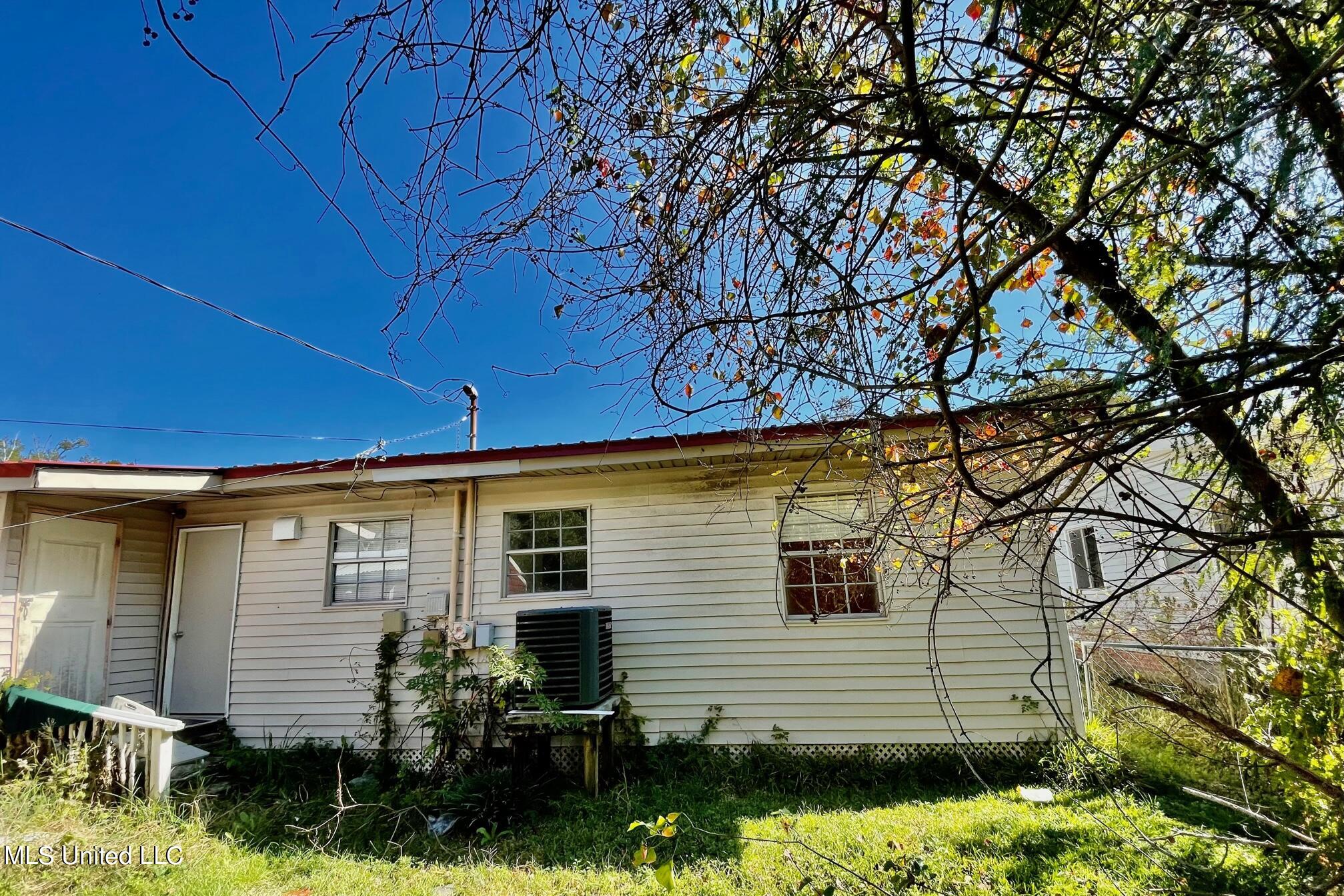 1911 43rd Avenue Property Photo 10