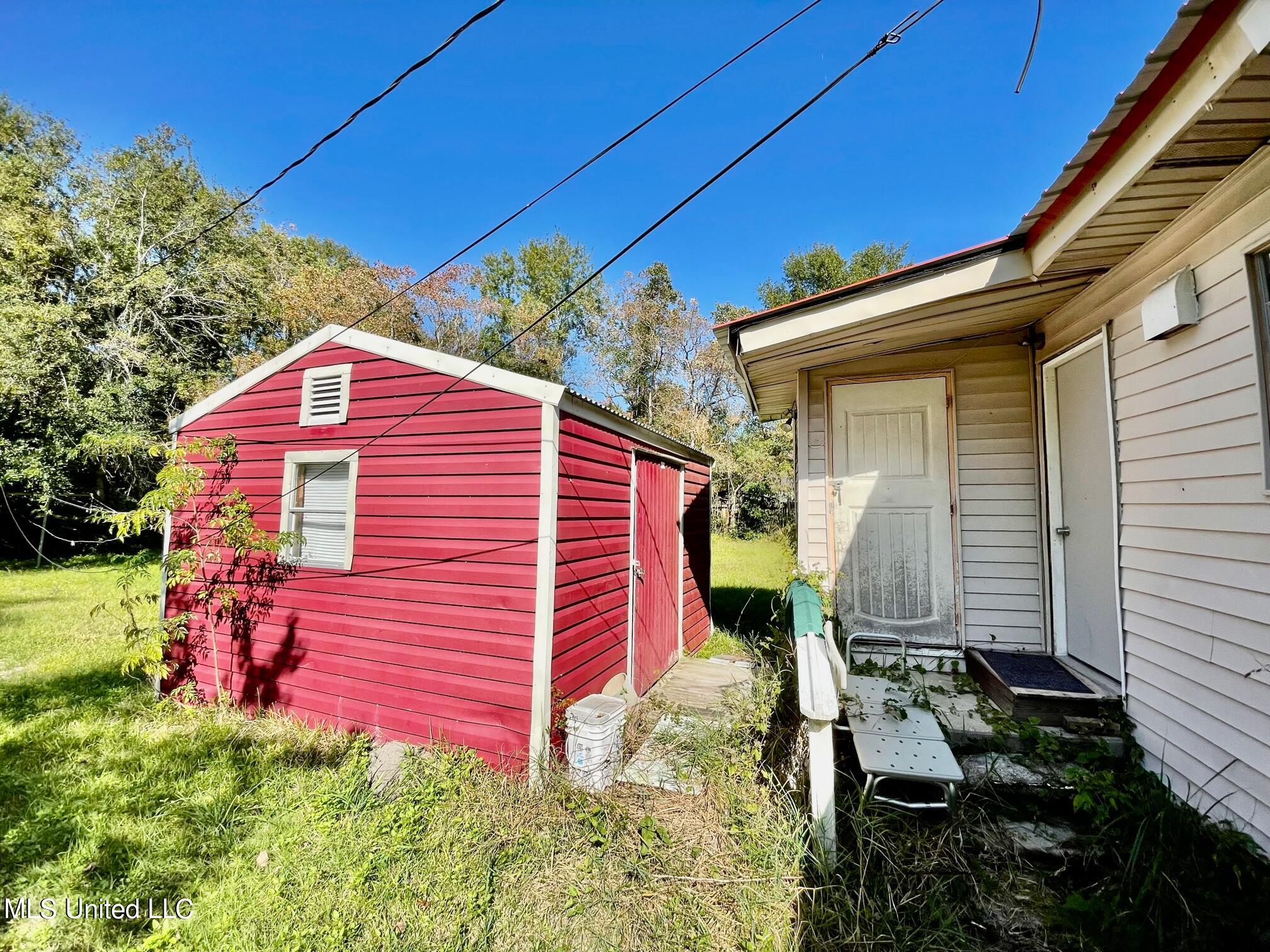 1911 43rd Avenue Property Photo 11