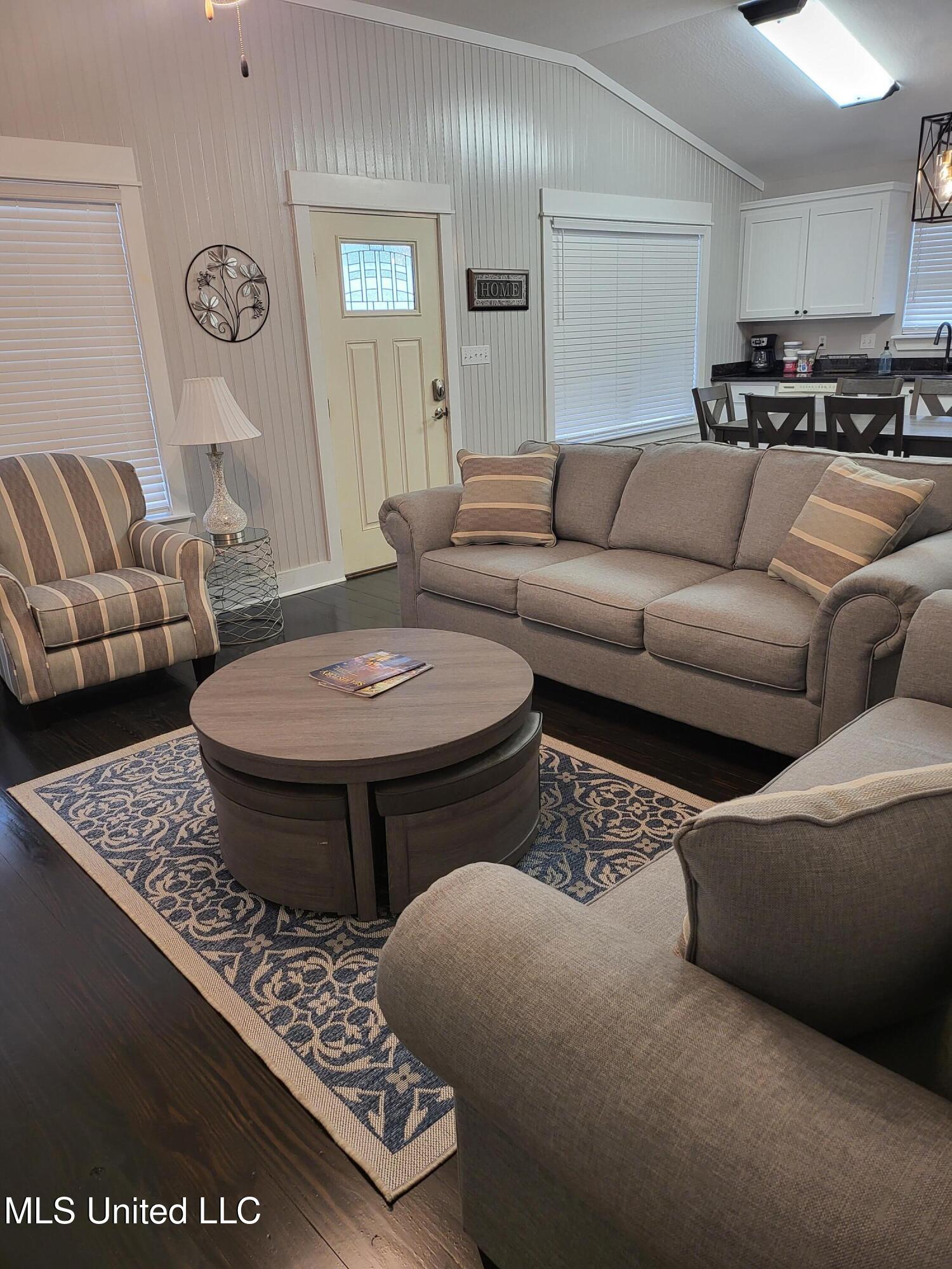 11094 Luzon Street Property Photo 4