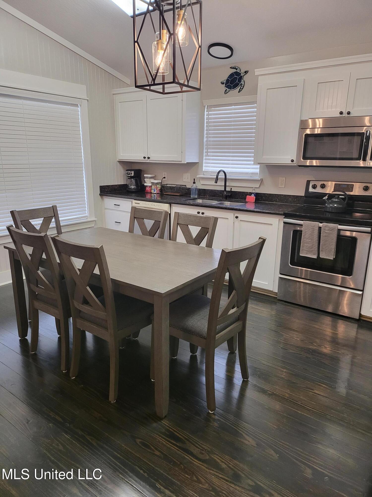 11094 Luzon Street Property Photo 6