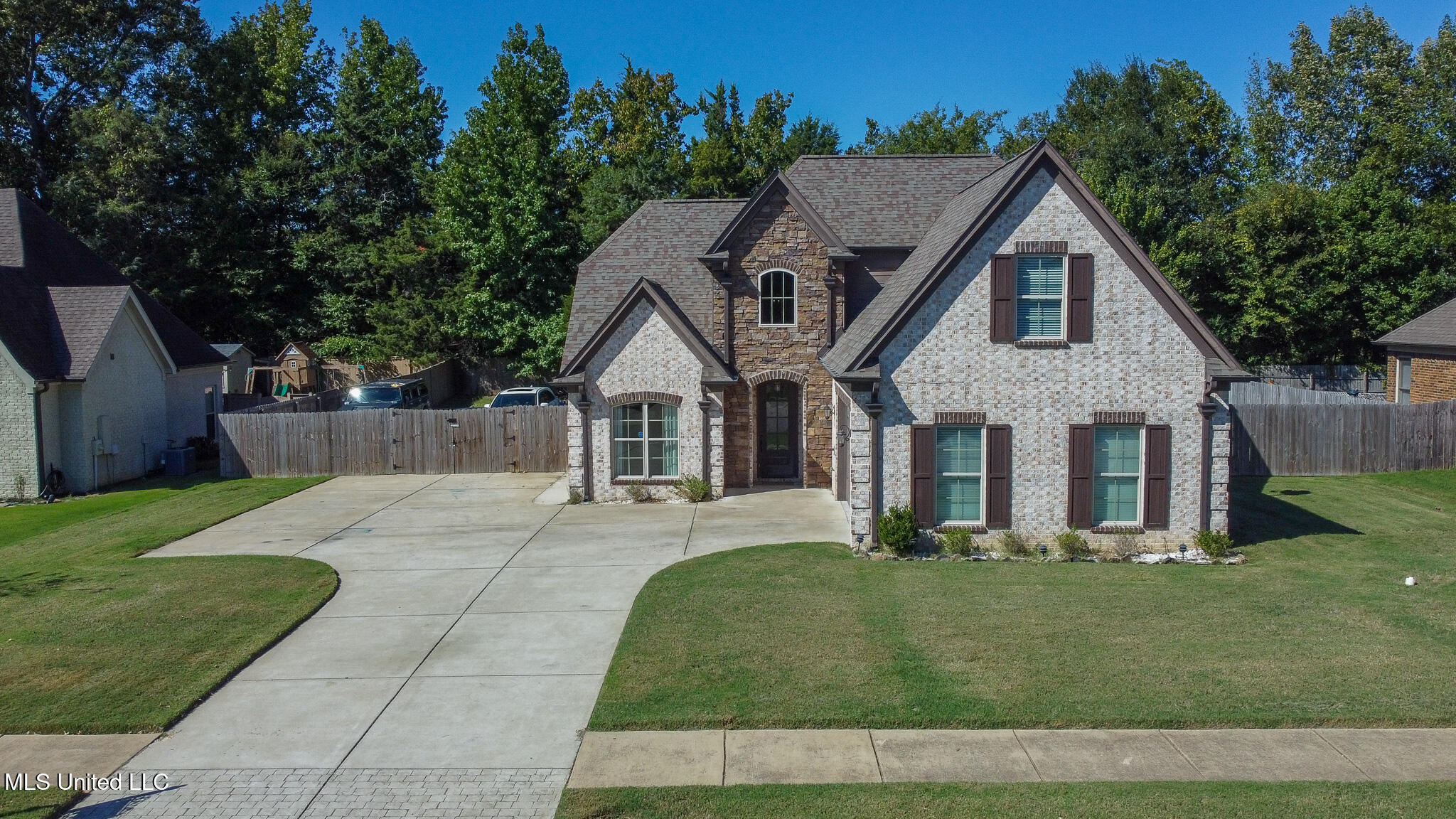 3437 Chateau Pointe Boulevard Property Photo 2