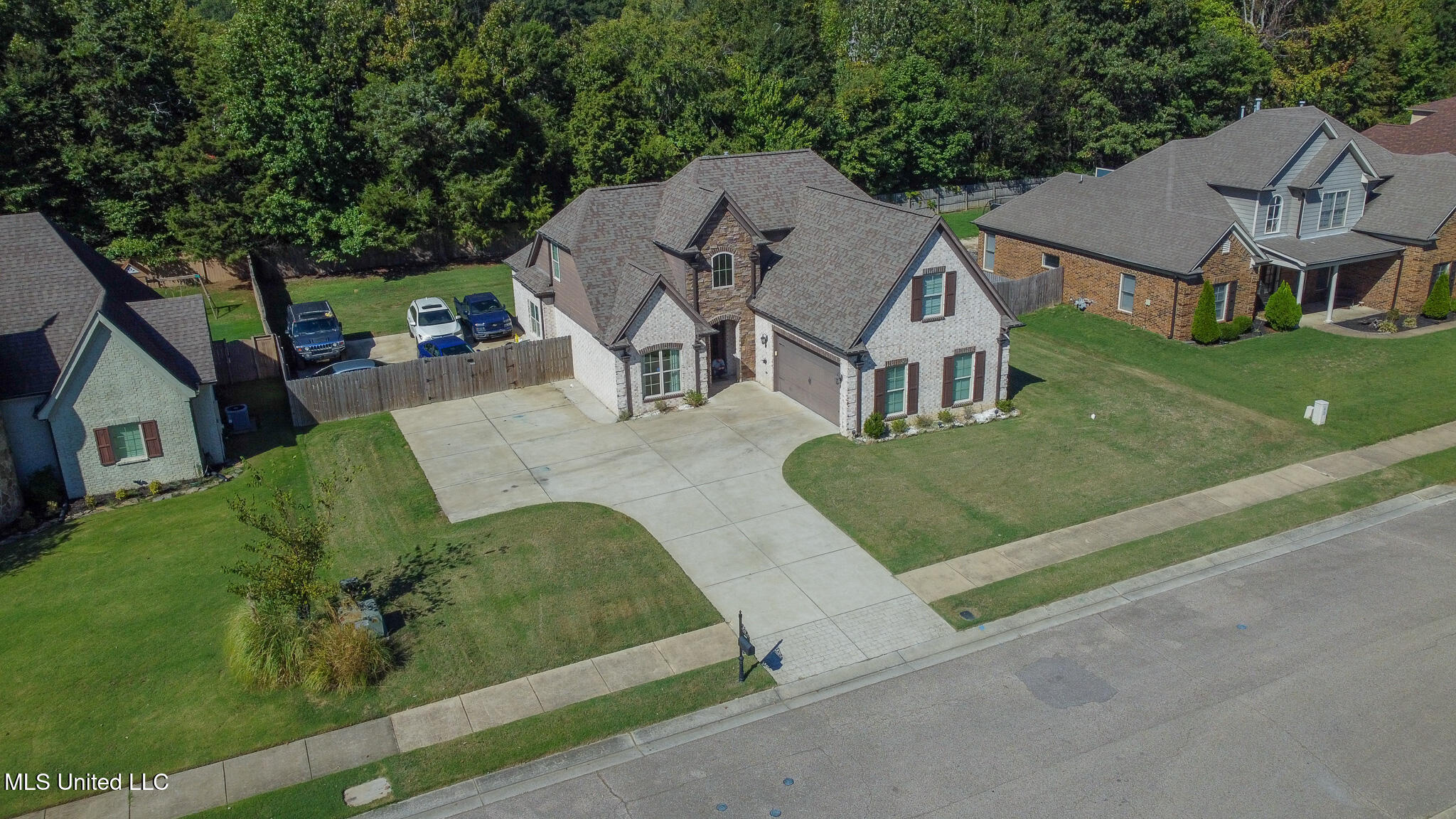 3437 Chateau Pointe Boulevard Property Photo 3