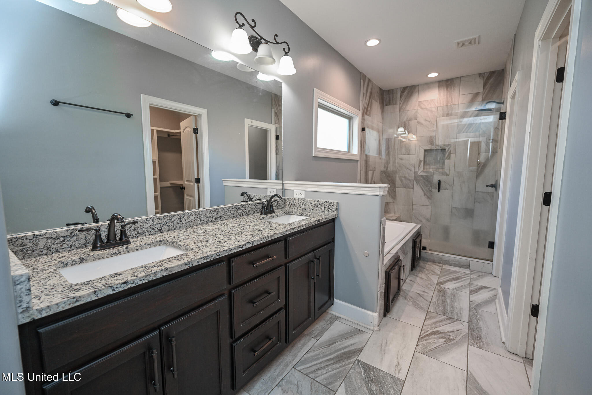 3437 Chateau Pointe Boulevard Property Photo 27