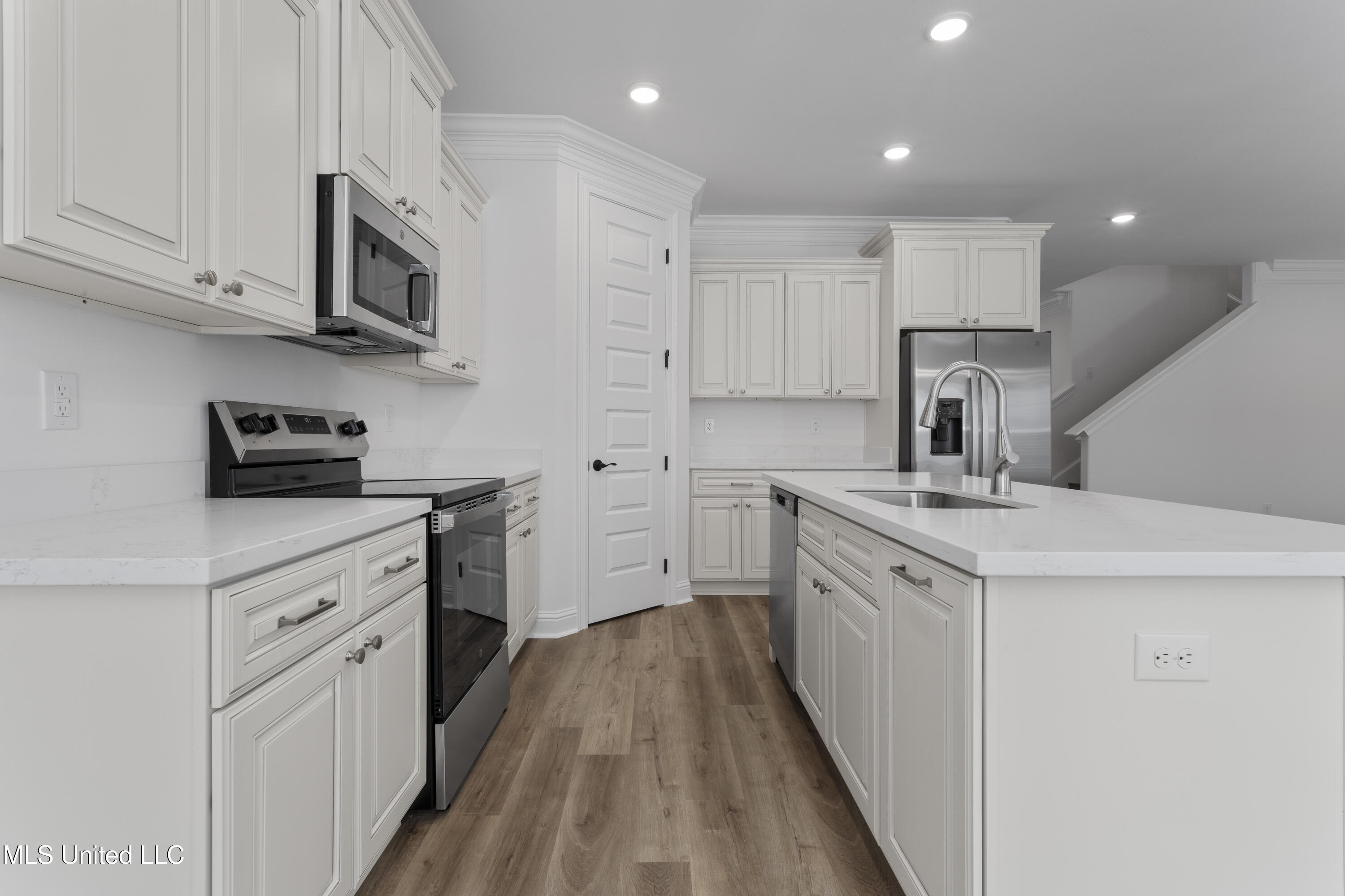 6305 Annie Cove Property Photo 8