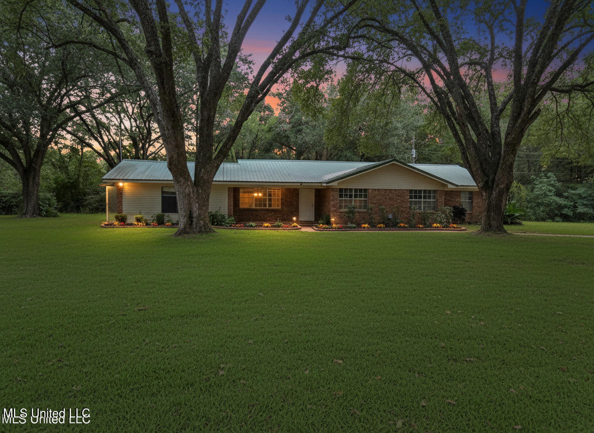 8105 Highway 613 Property Photo 2