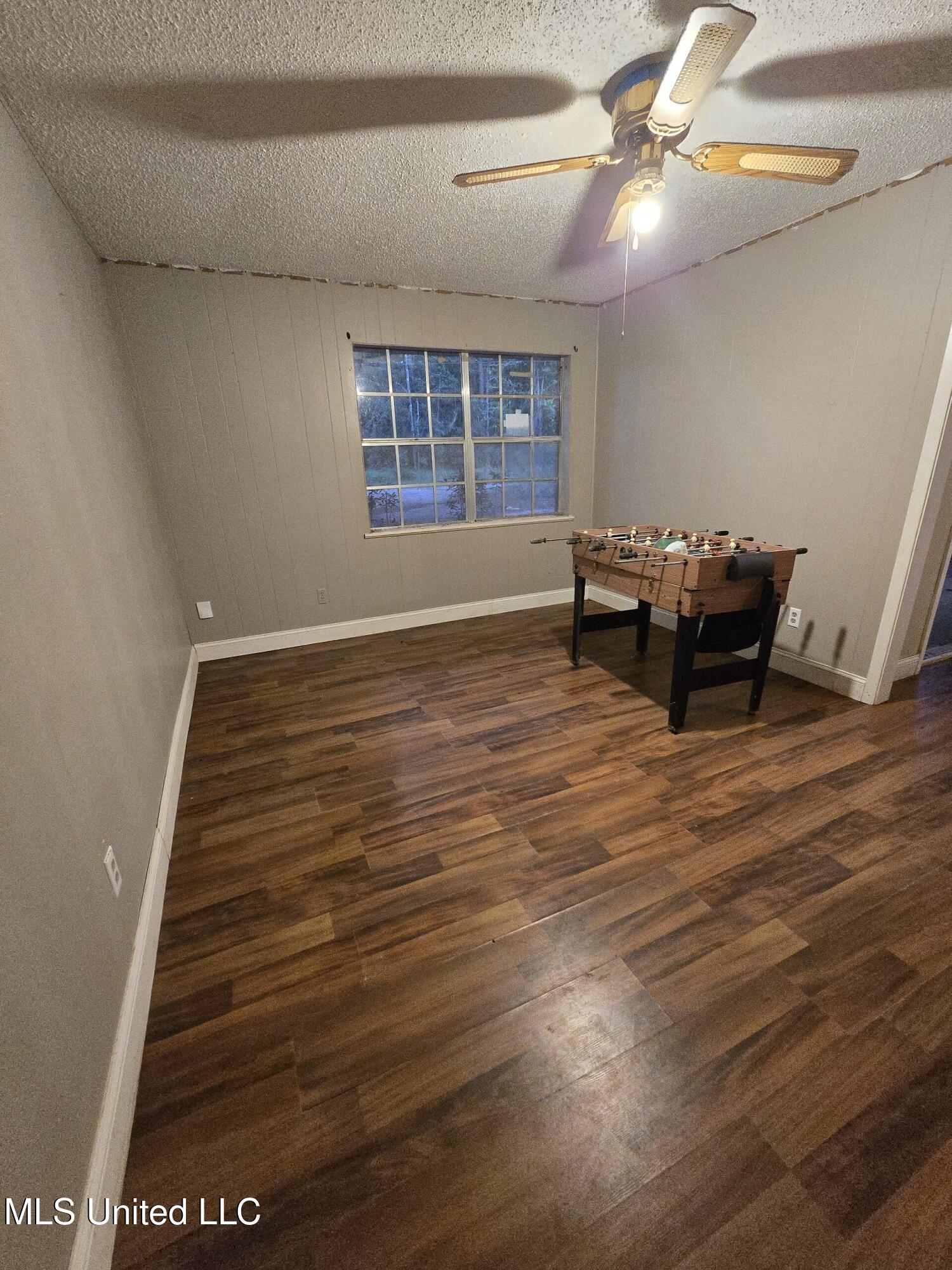 8105 Highway 613 Property Photo 7