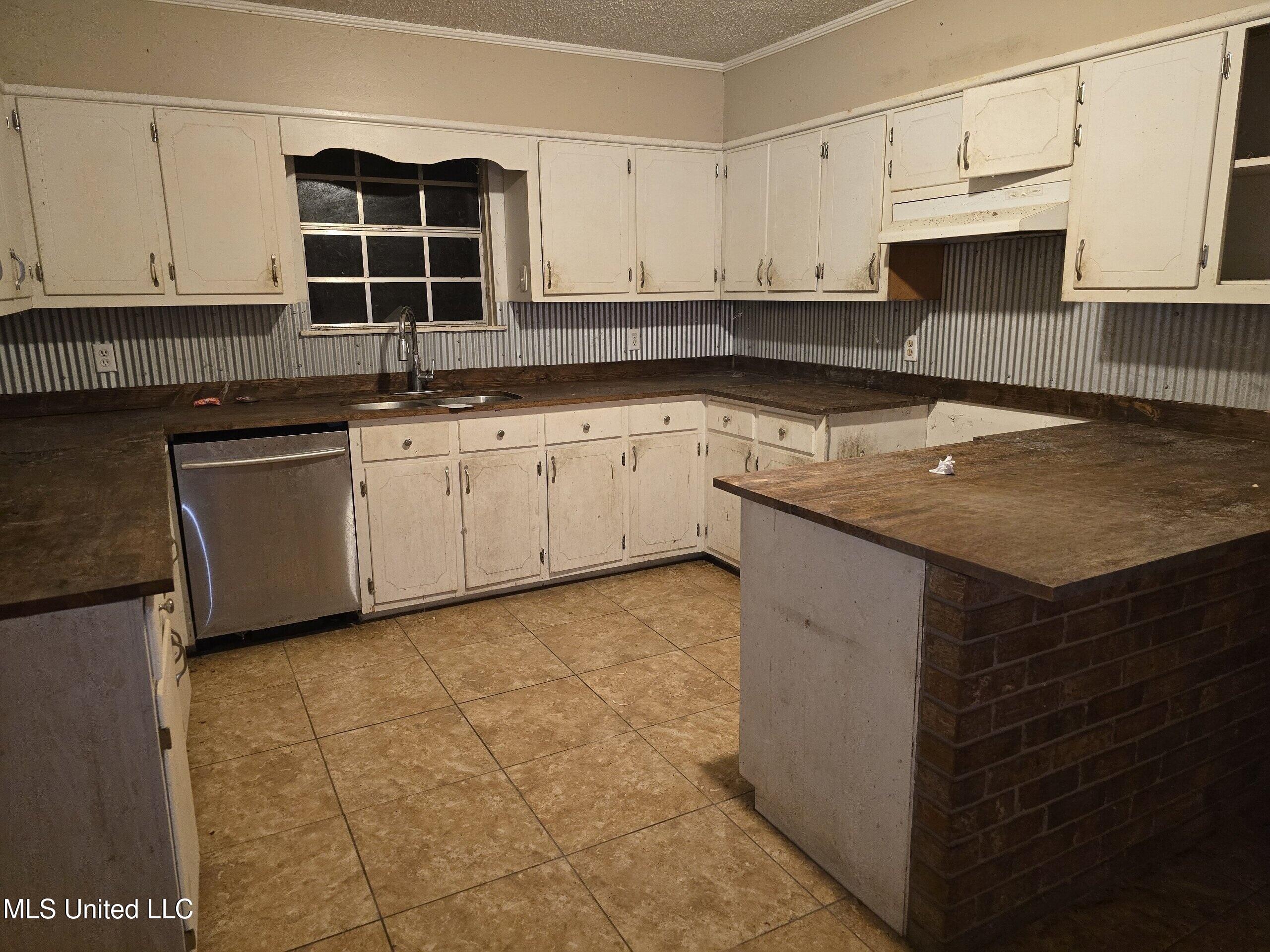 8105 Highway 613 Property Photo 14