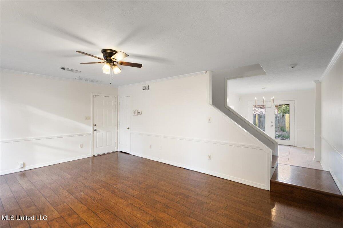 570 Boardwalk Boulevard Property Photo 3