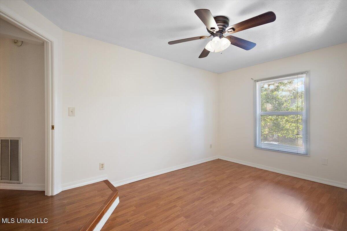 570 Boardwalk Boulevard Property Photo 15