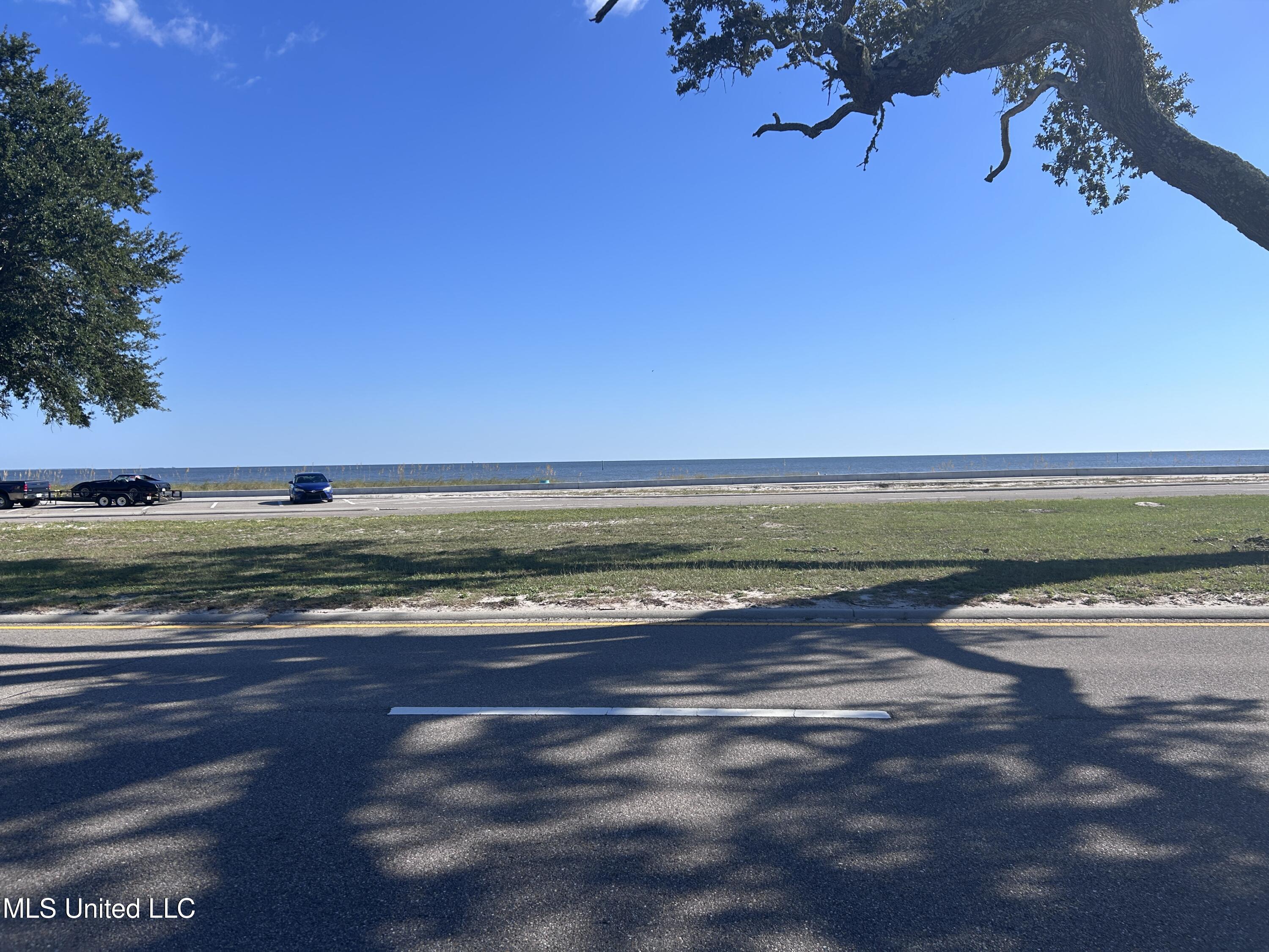 508 W Beach Boulevard Property Photo 2