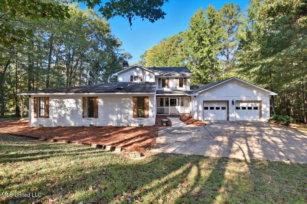 345 Lakeway Drive Property Photo 1