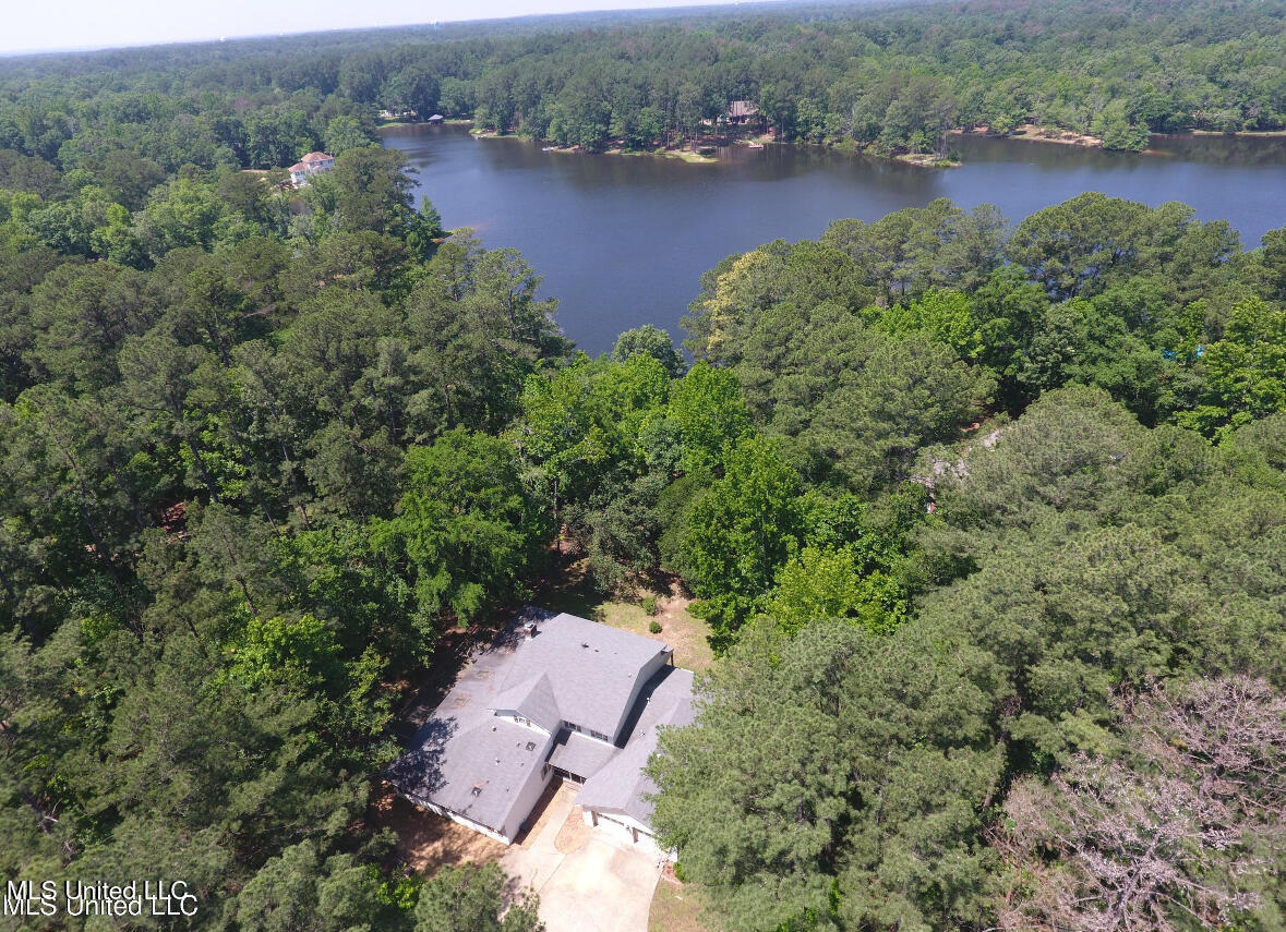 345 Lakeway Drive Property Photo 2