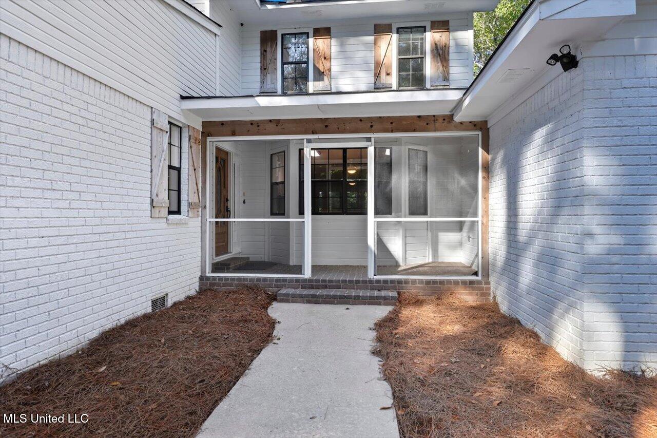 345 Lakeway Drive Property Photo 6