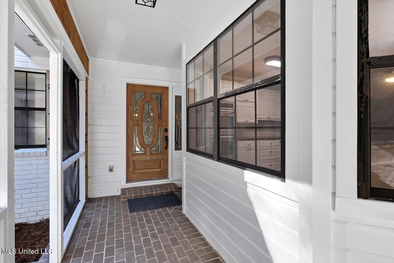 345 Lakeway Drive Property Photo 7