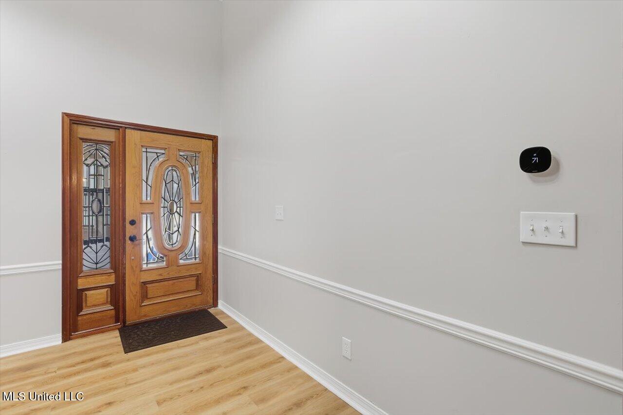 345 Lakeway Drive Property Photo 8