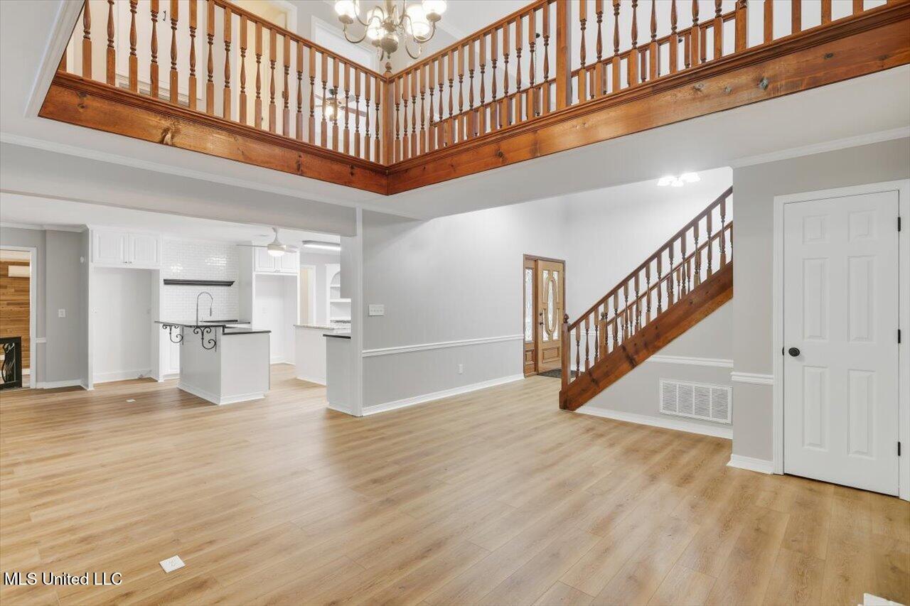 345 Lakeway Drive Property Photo 12