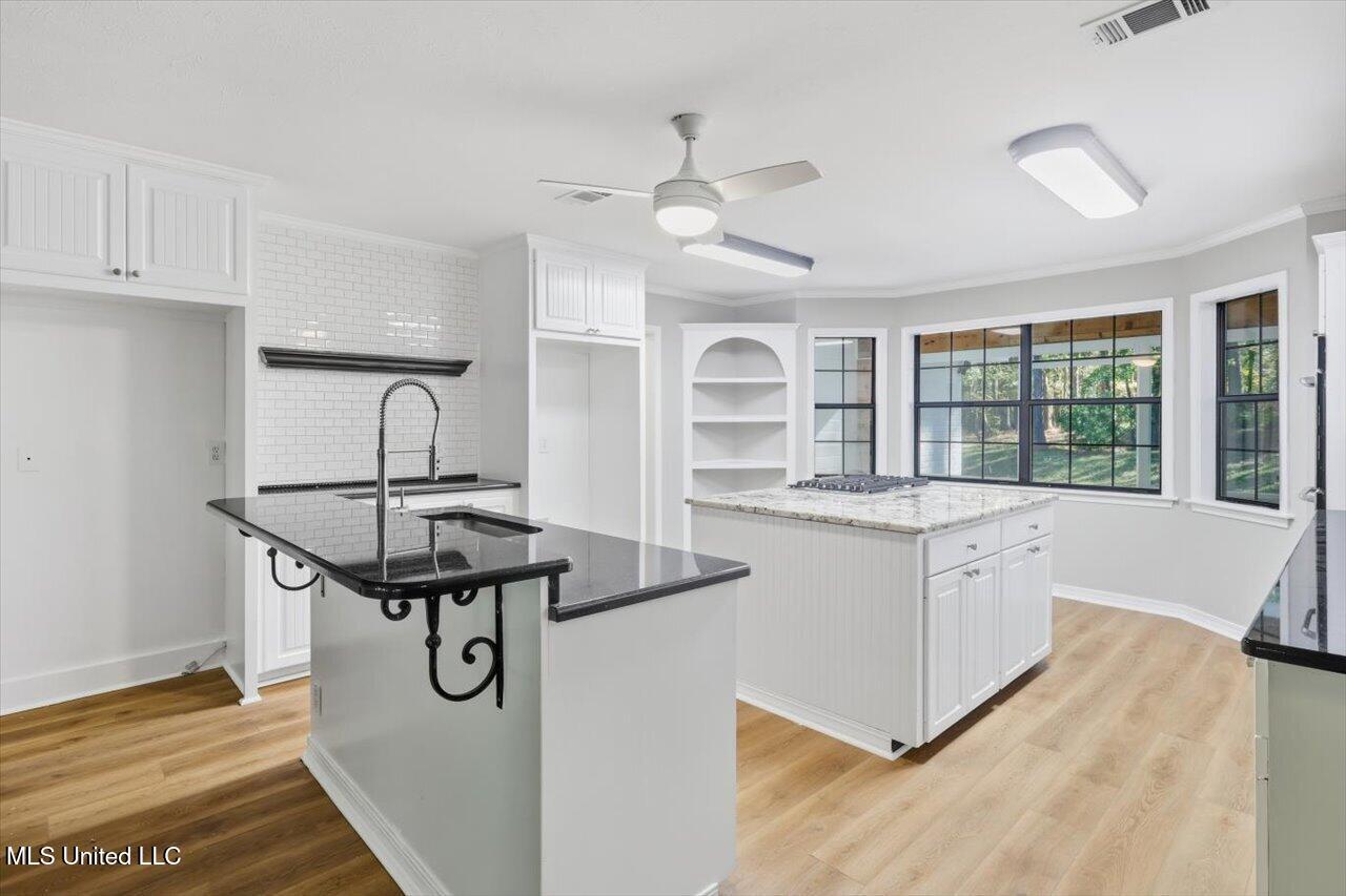 345 Lakeway Drive Property Photo 13