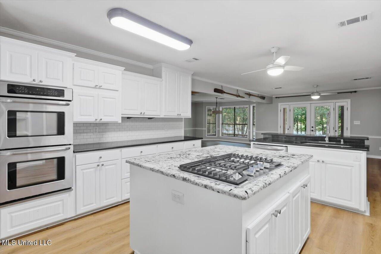 345 Lakeway Drive Property Photo 14