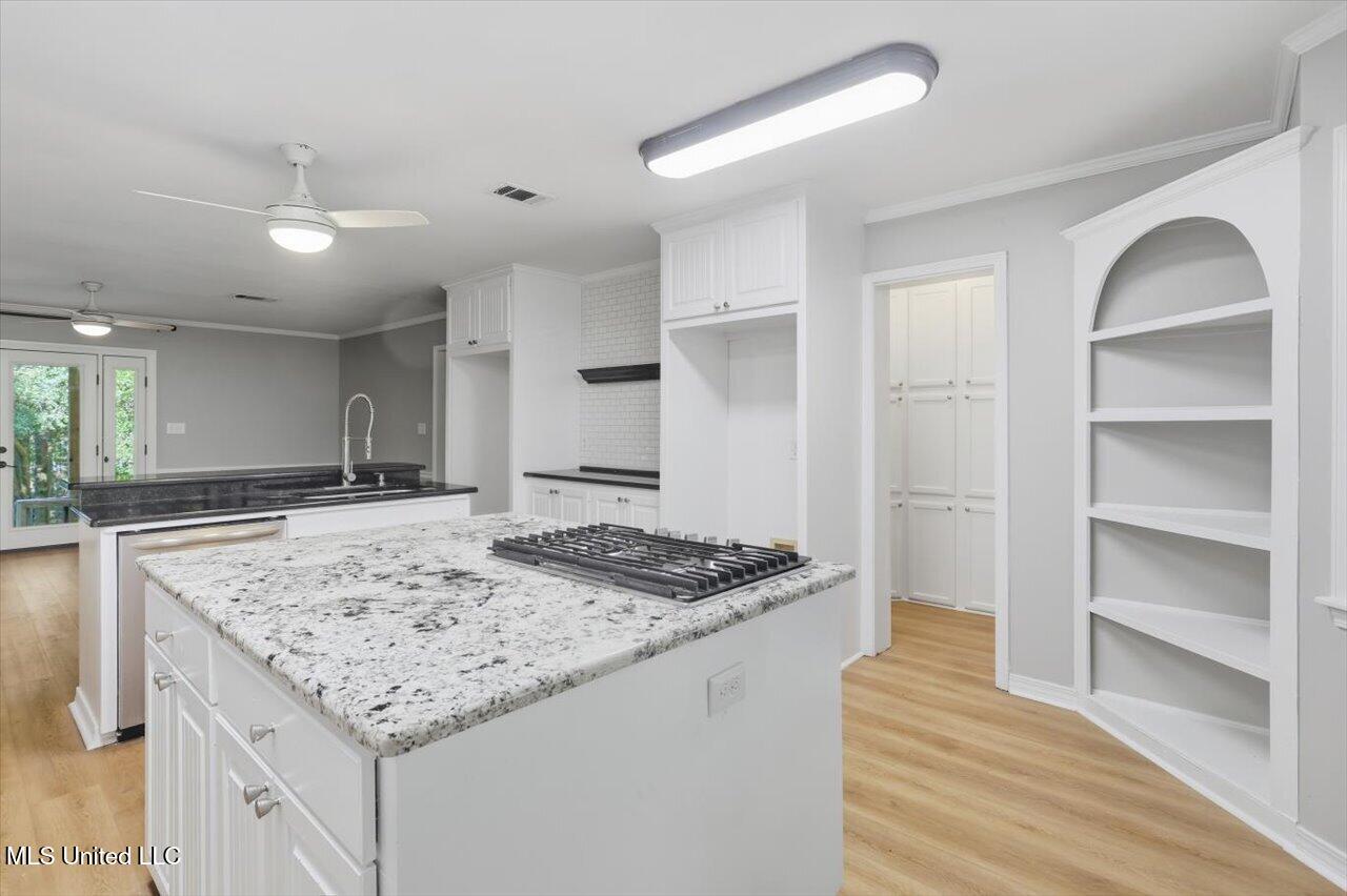 345 Lakeway Drive Property Photo 15