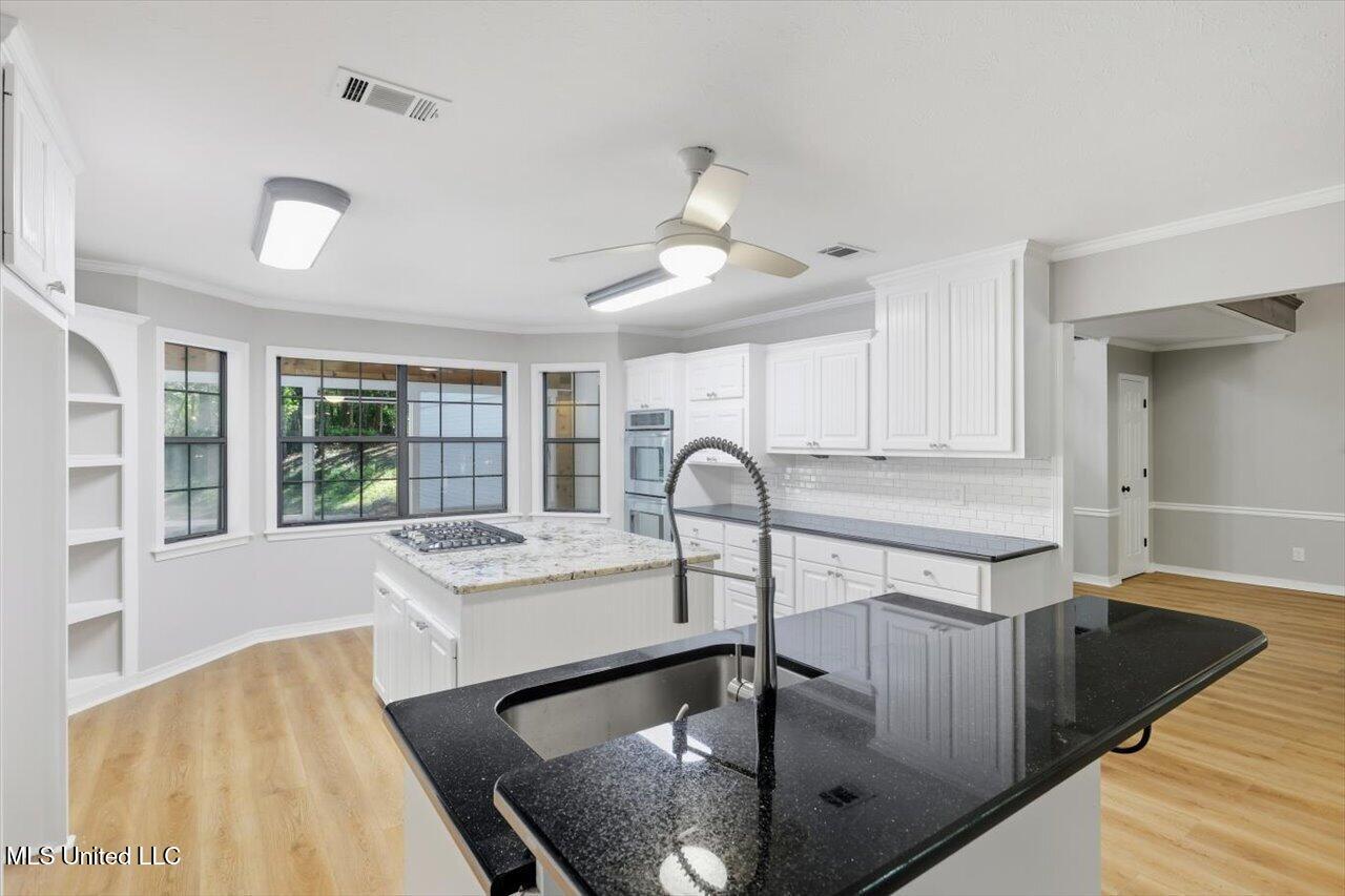 345 Lakeway Drive Property Photo 16