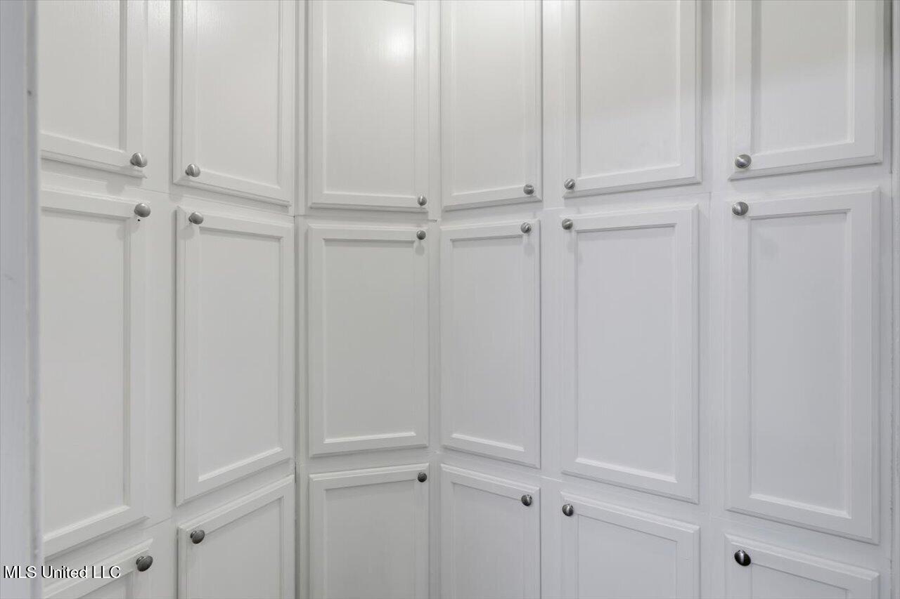 345 Lakeway Drive Property Photo 17