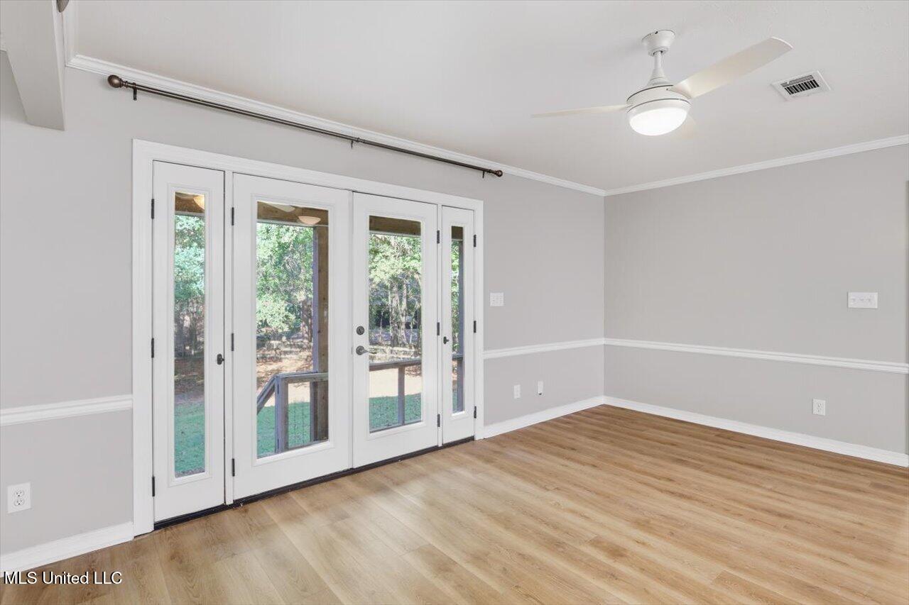 345 Lakeway Drive Property Photo 18