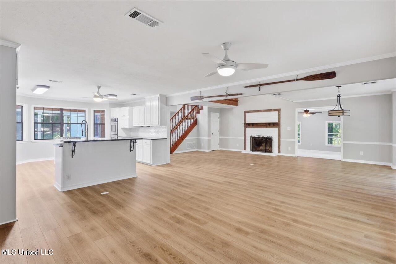 345 Lakeway Drive Property Photo 19