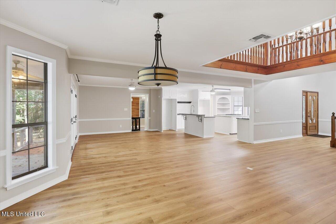 345 Lakeway Drive Property Photo 21