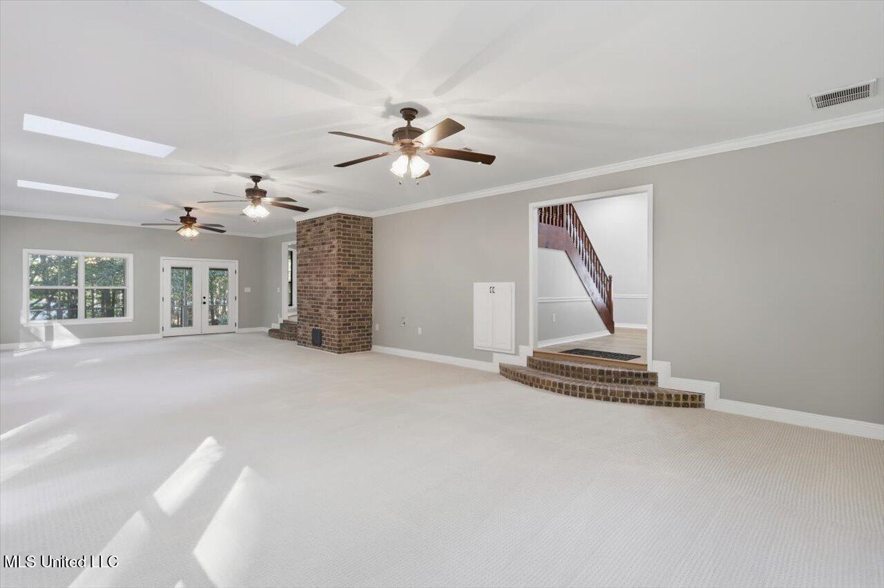 345 Lakeway Drive Property Photo 23